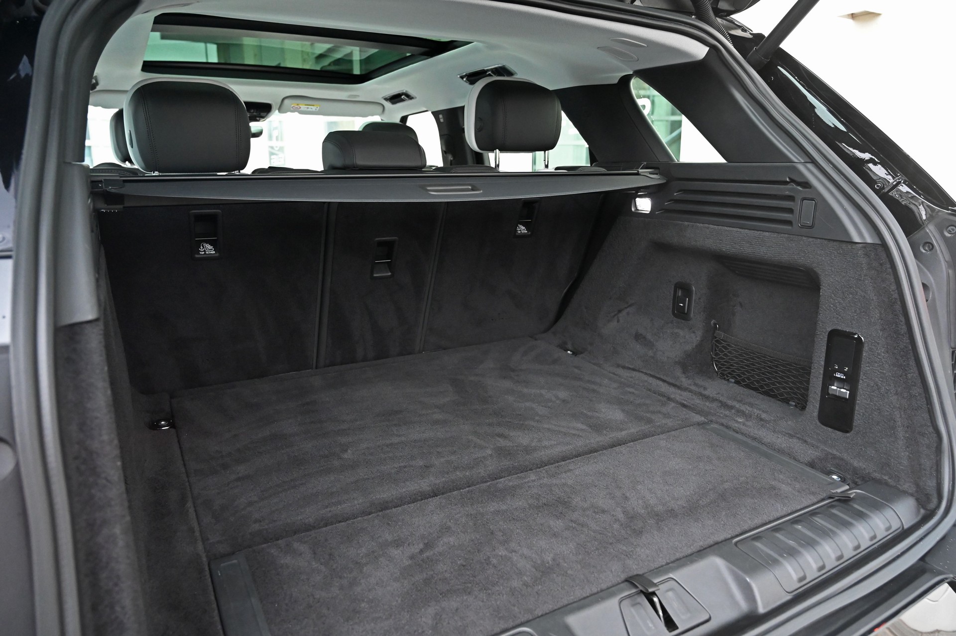 LAND ROVER Range Rover Sport D300 3.0 TD6 MHEV Dynamic SE Automatic Santorini Black-image-25