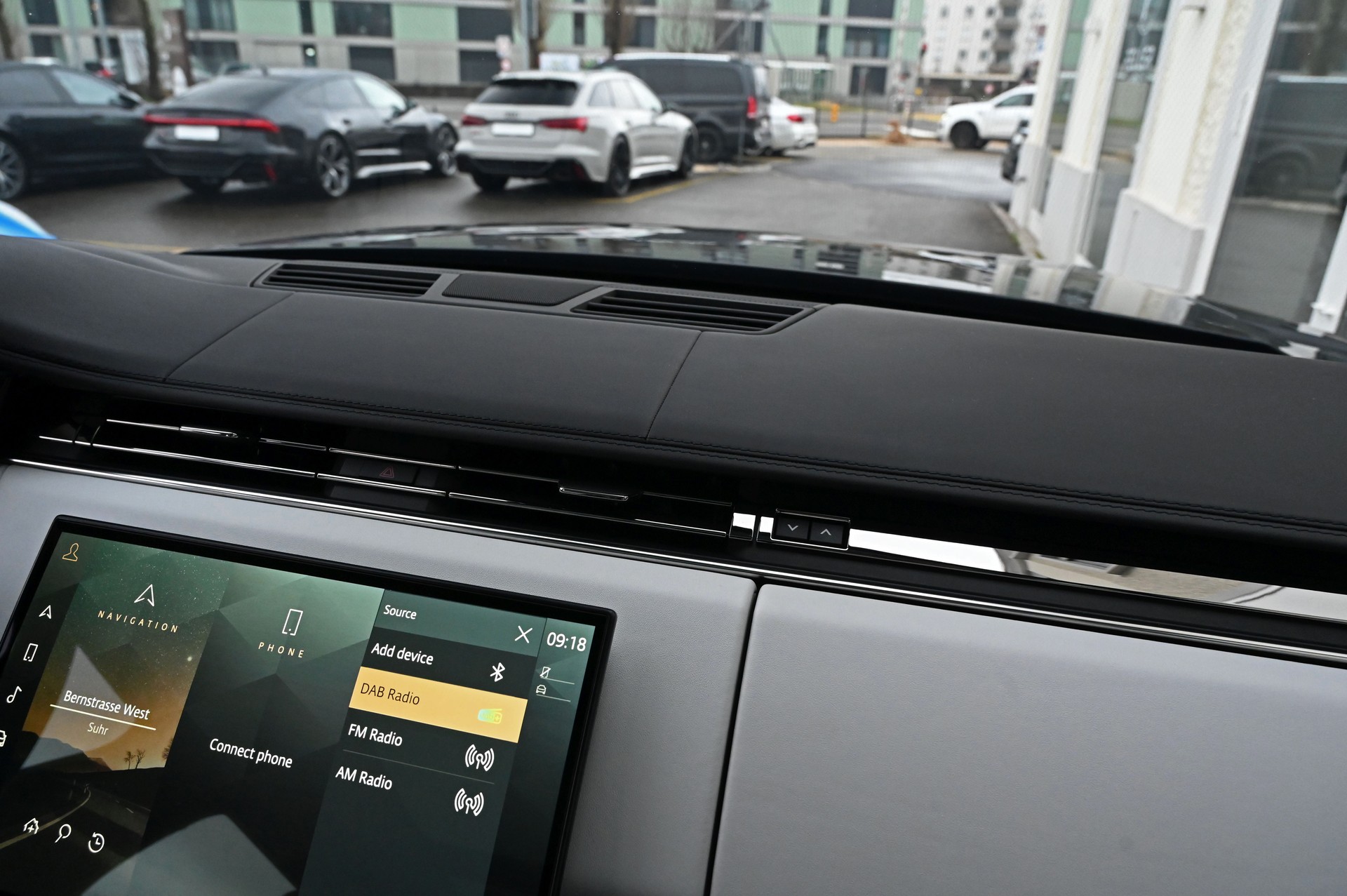 LAND ROVER Range Rover Sport D300 3.0 TD6 MHEV Dynamic SE Automatic Santorini Black-image-13