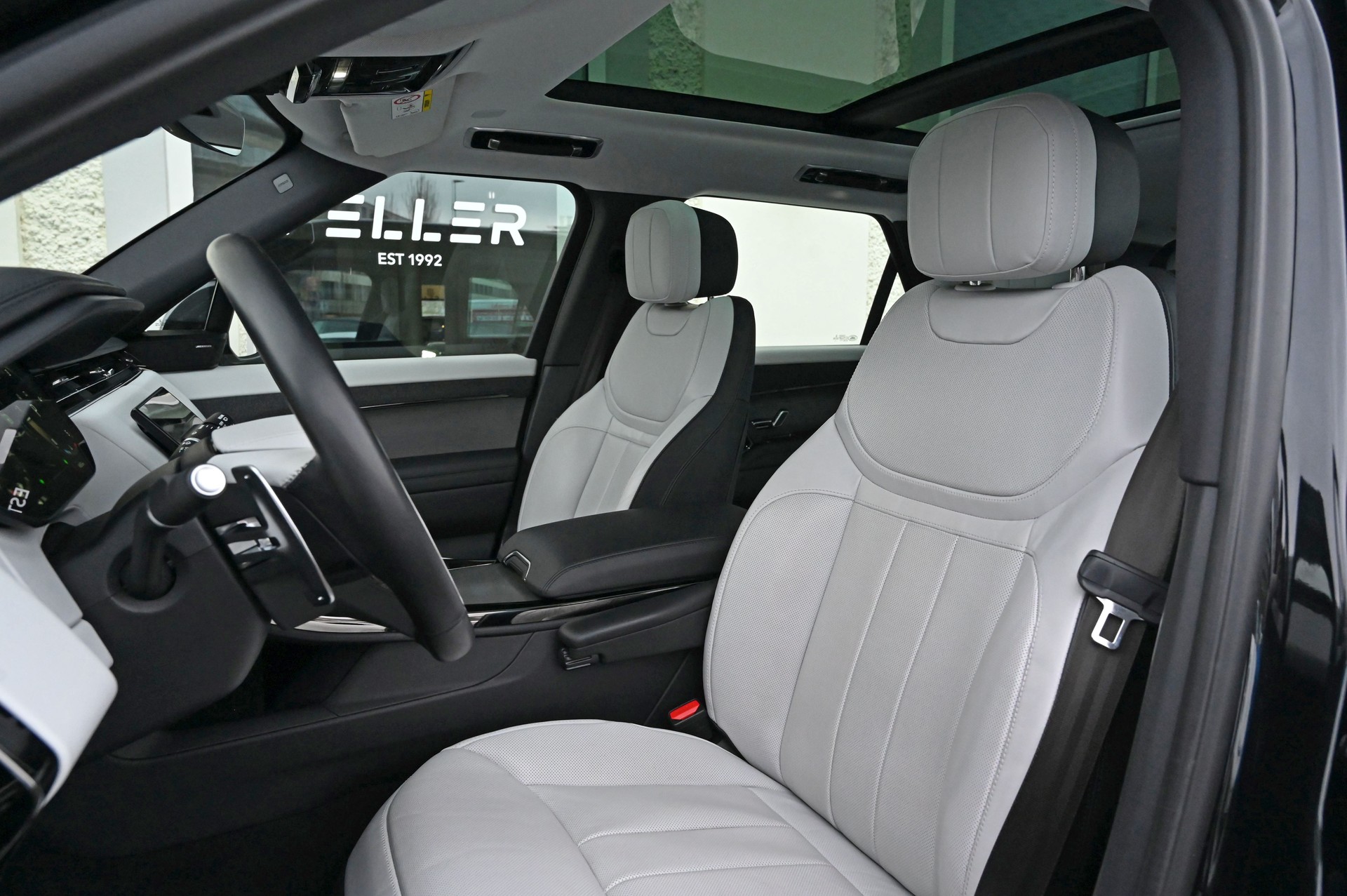 LAND ROVER Range Rover Sport D300 3.0 TD6 MHEV Dynamic SE Automatic Santorini Black-image-9