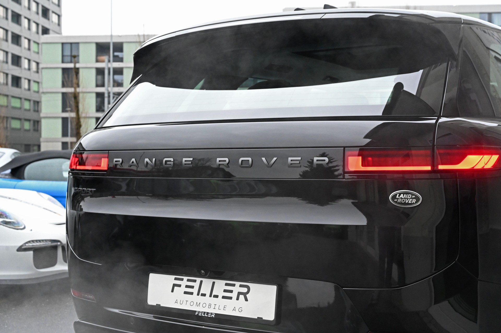 LAND ROVER Range Rover Sport D300 3.0 TD6 MHEV Dynamic SE Automatic Santorini Black-image-8