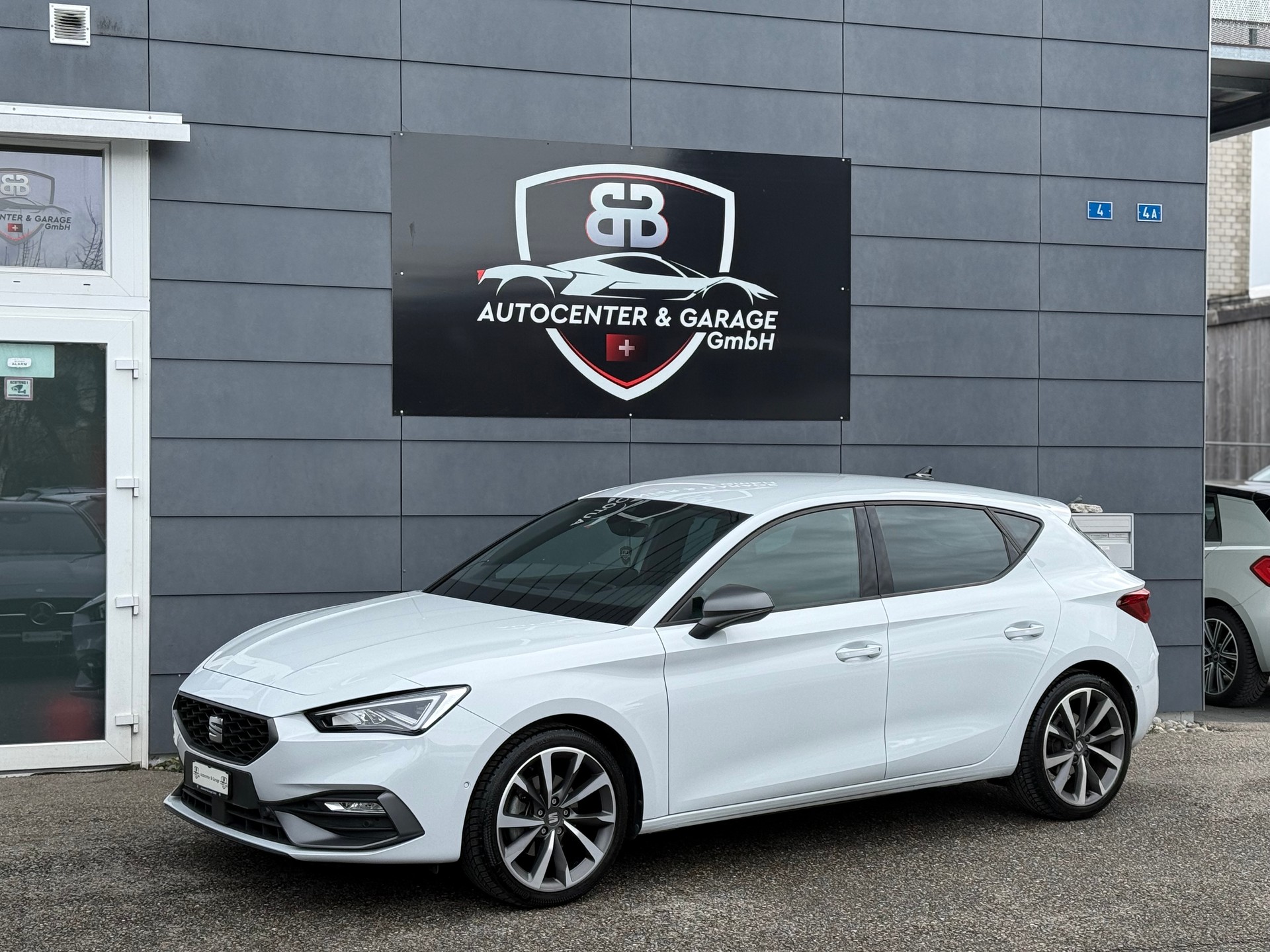 SEAT Leon 1.5 eTSI mHEV DSG FR °° 5 Jahre / 100'000 KM Garantie °°-image-2