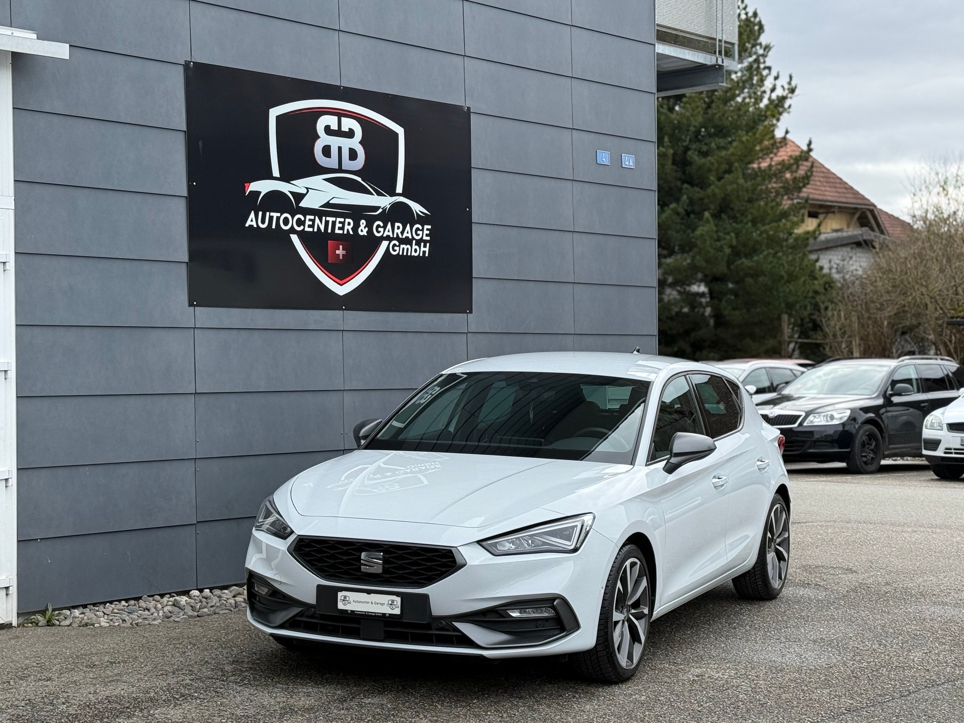 SEAT Leon 1.5 eTSI mHEV DSG FR °° 5 Jahre / 100'000 KM Garantie °°-image-0
