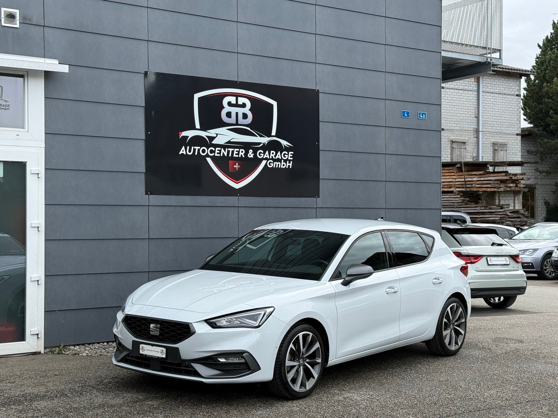 SEAT Leon 1.5 eTSI mHEV DSG FR °° 5 Jahre / 100'000 KM Garantie °°-image-1