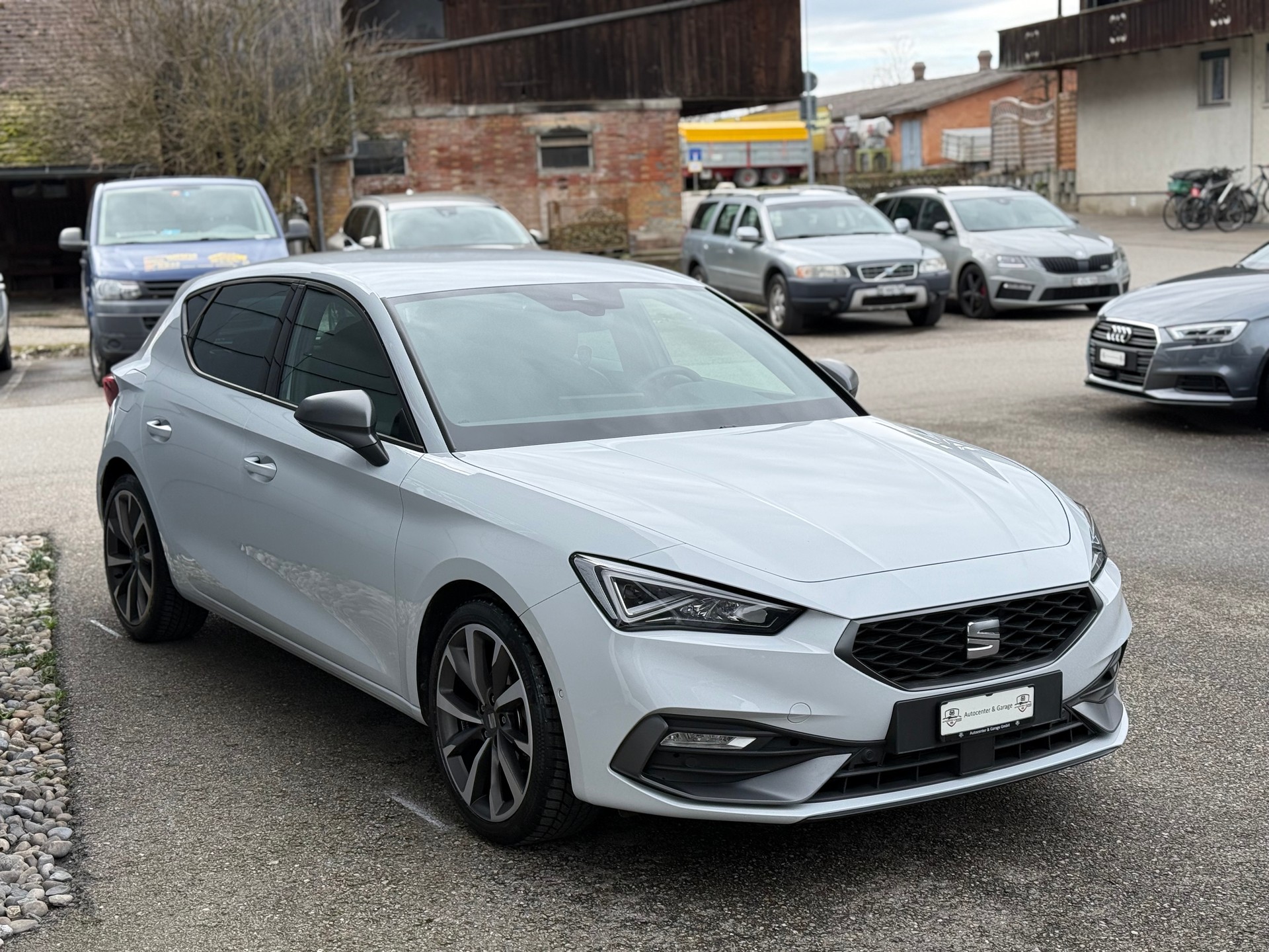 SEAT Leon 1.5 eTSI mHEV DSG FR °° 5 Jahre / 100'000 KM Garantie °°-image-8
