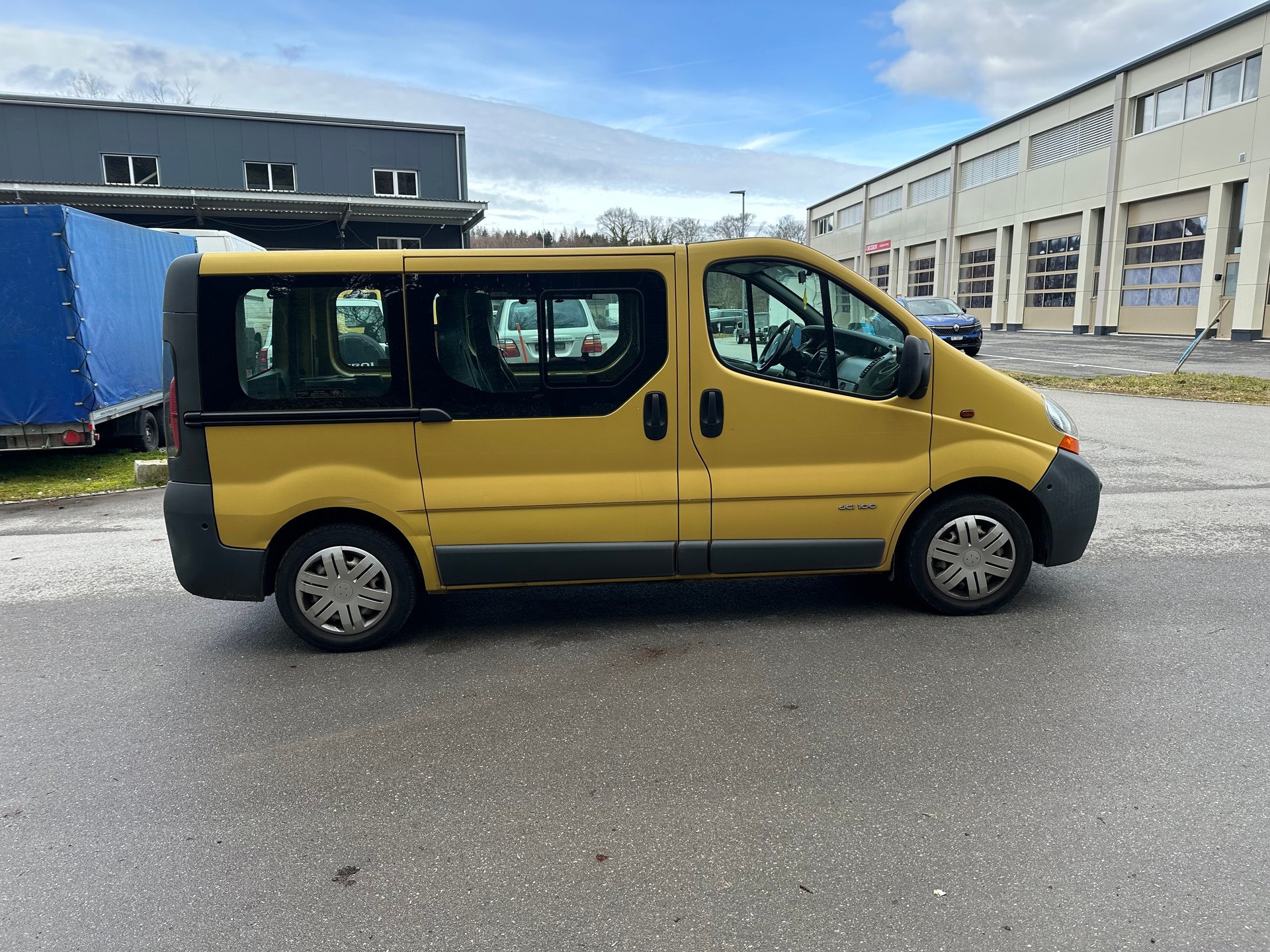 RENAULT Trafic 1.9 dCi 100 2.7t mit Rollstuhlrampe-image-1