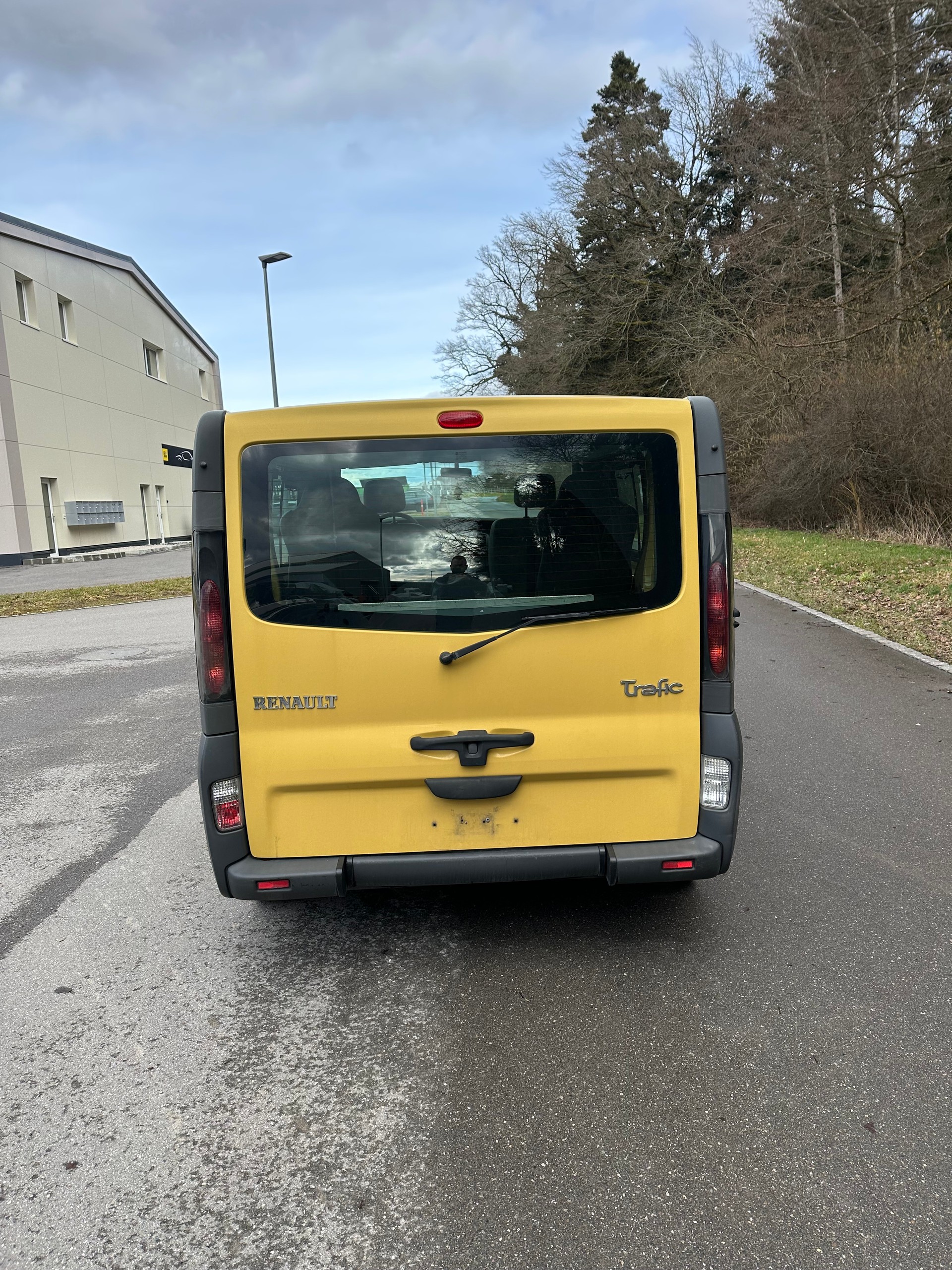 RENAULT Trafic 1.9 dCi 100 2.7t mit Rollstuhlrampe-image-3