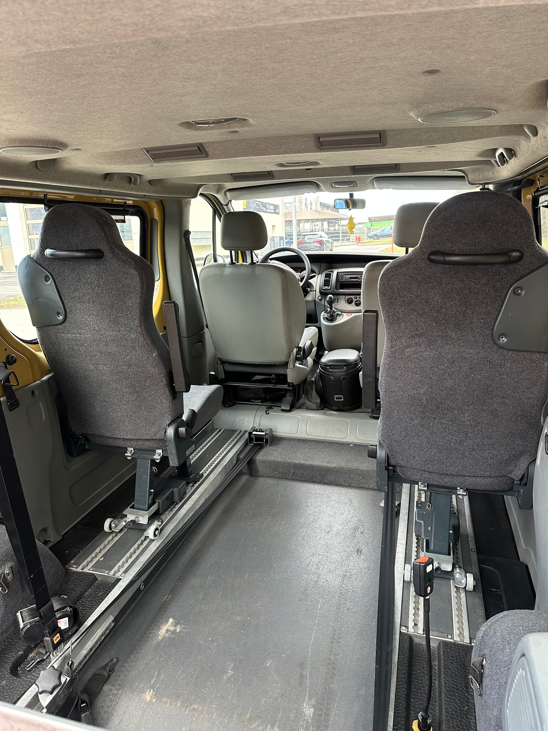RENAULT Trafic 1.9 dCi 100 2.7t mit Rollstuhlrampe-image-4