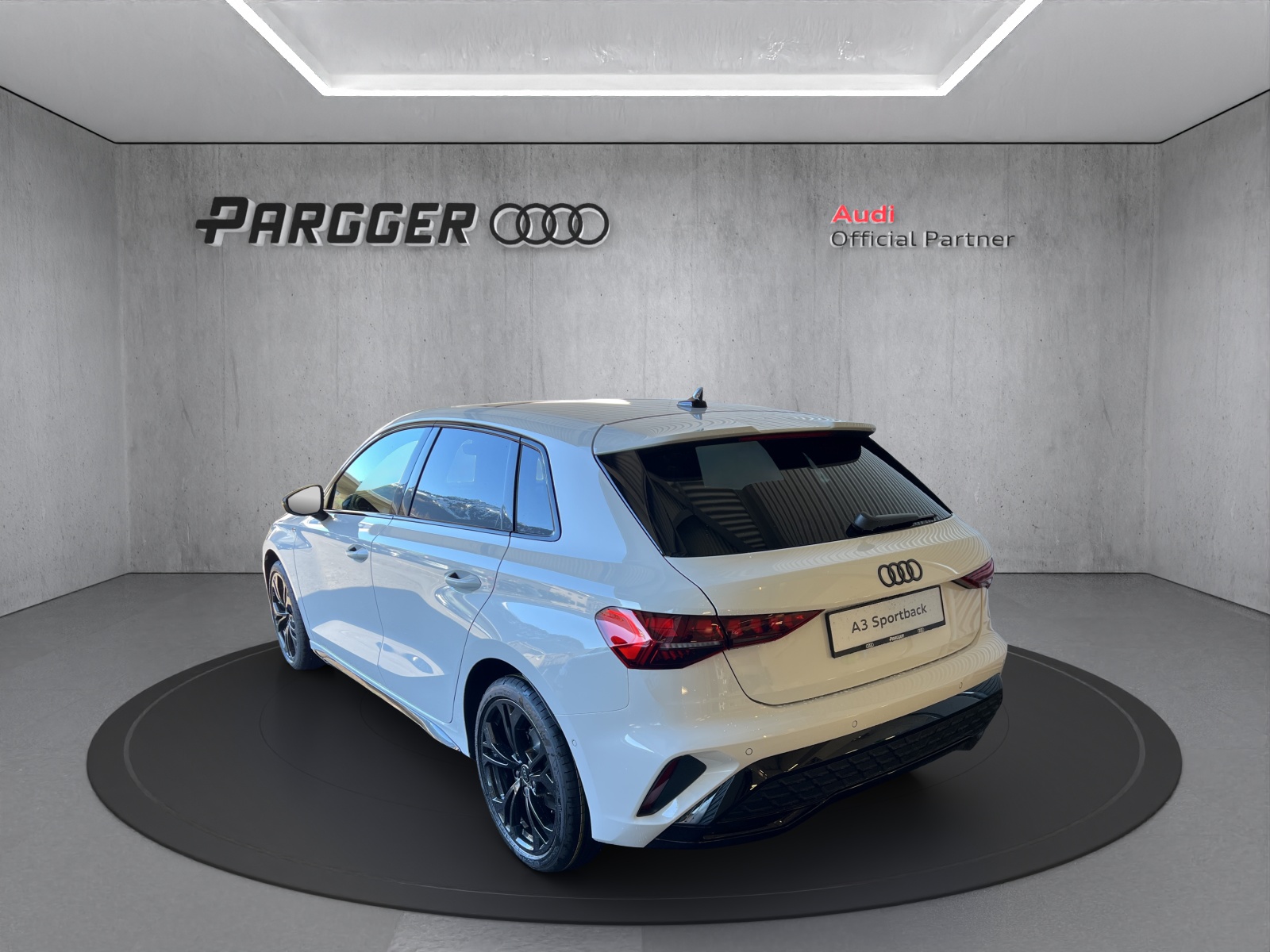 AUDI A3 Sportback TFSI 110 kW S line Attraction S tronic-image-4