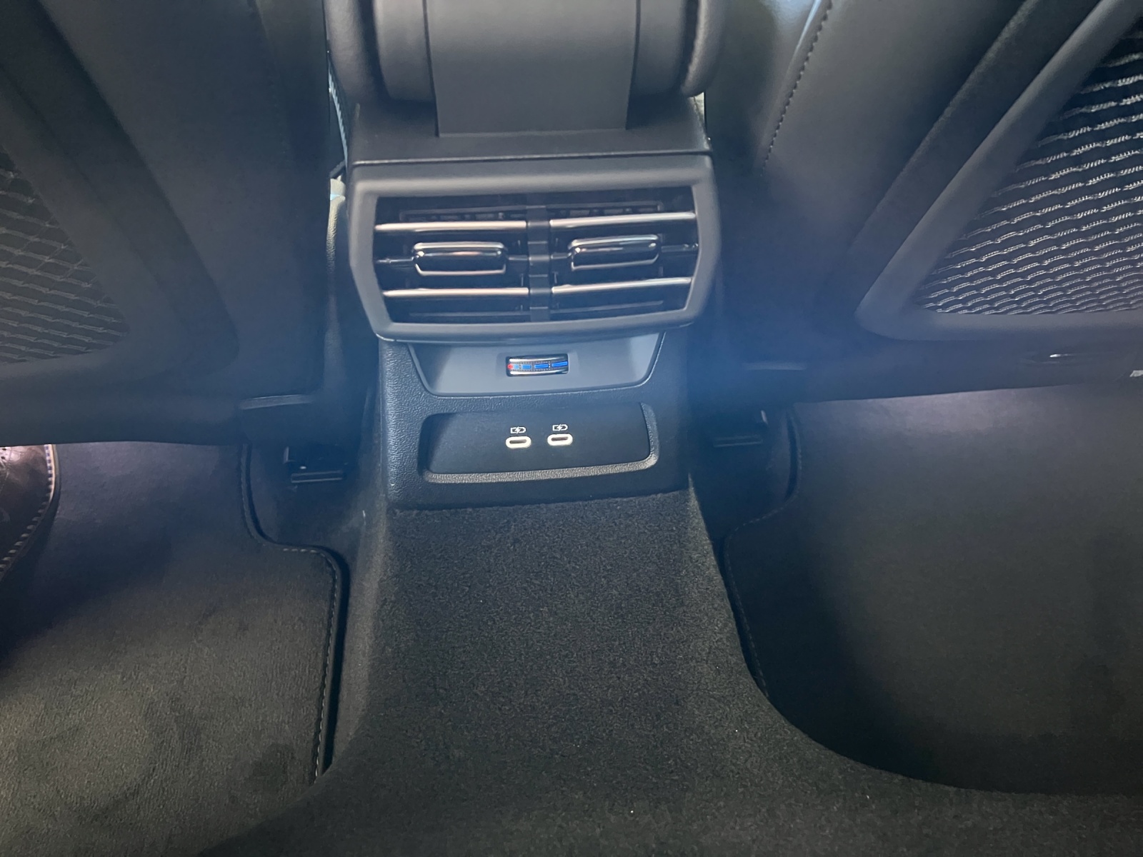 AUDI A3 Sportback TFSI 110 kW S line Attraction S tronic-image-12