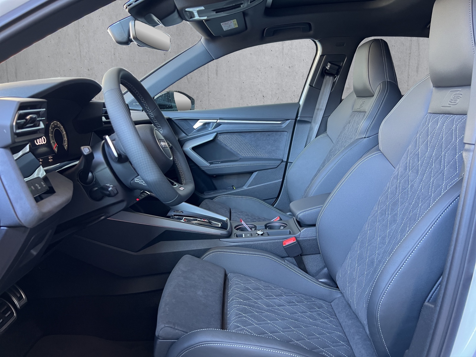 AUDI A3 Sportback TFSI 110 kW S line Attraction S tronic-image-6