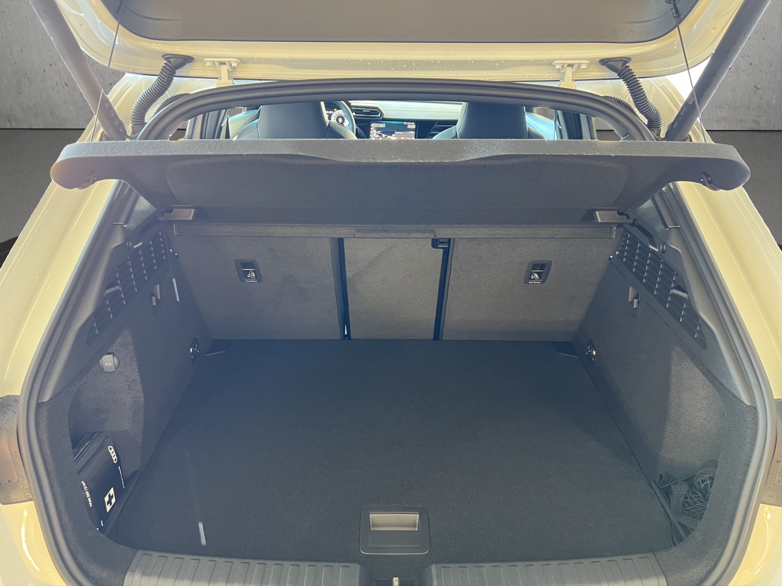 AUDI A3 Sportback TFSI 110 kW S line Attraction S tronic-image-14