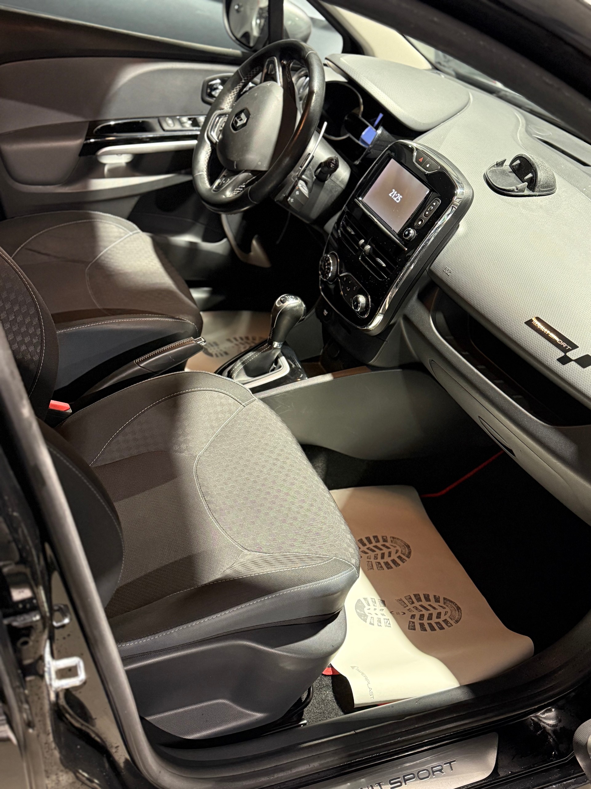 RENAULT Clio Grandtour 1.2 16V T GT EDC-image-5