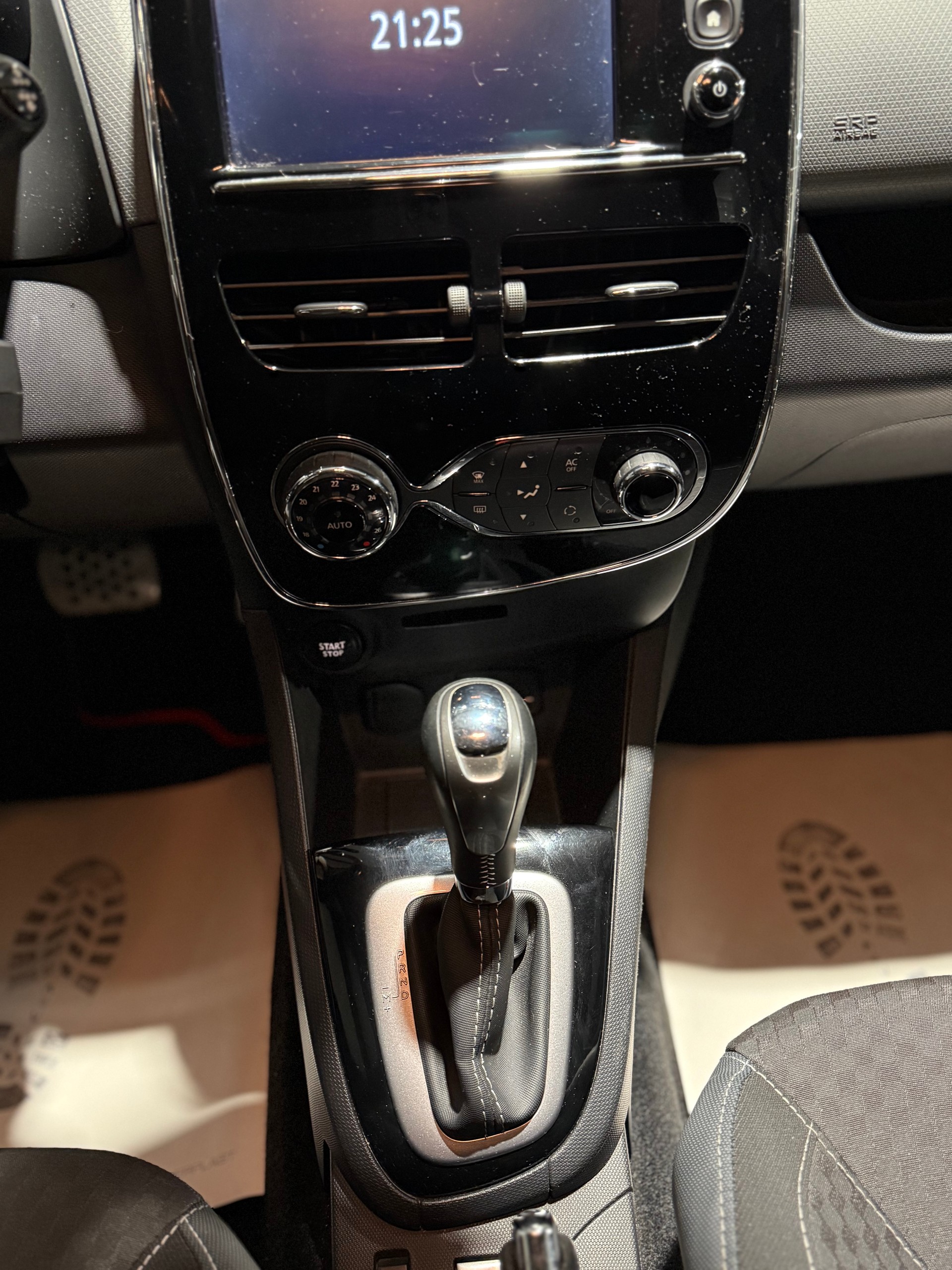 RENAULT Clio Grandtour 1.2 16V T GT EDC-image-9