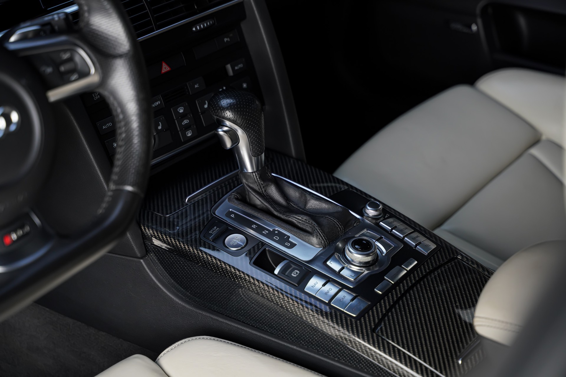AUDI RS6 Avant 5.0 TFSI V10 quattro tiptronic-image-9