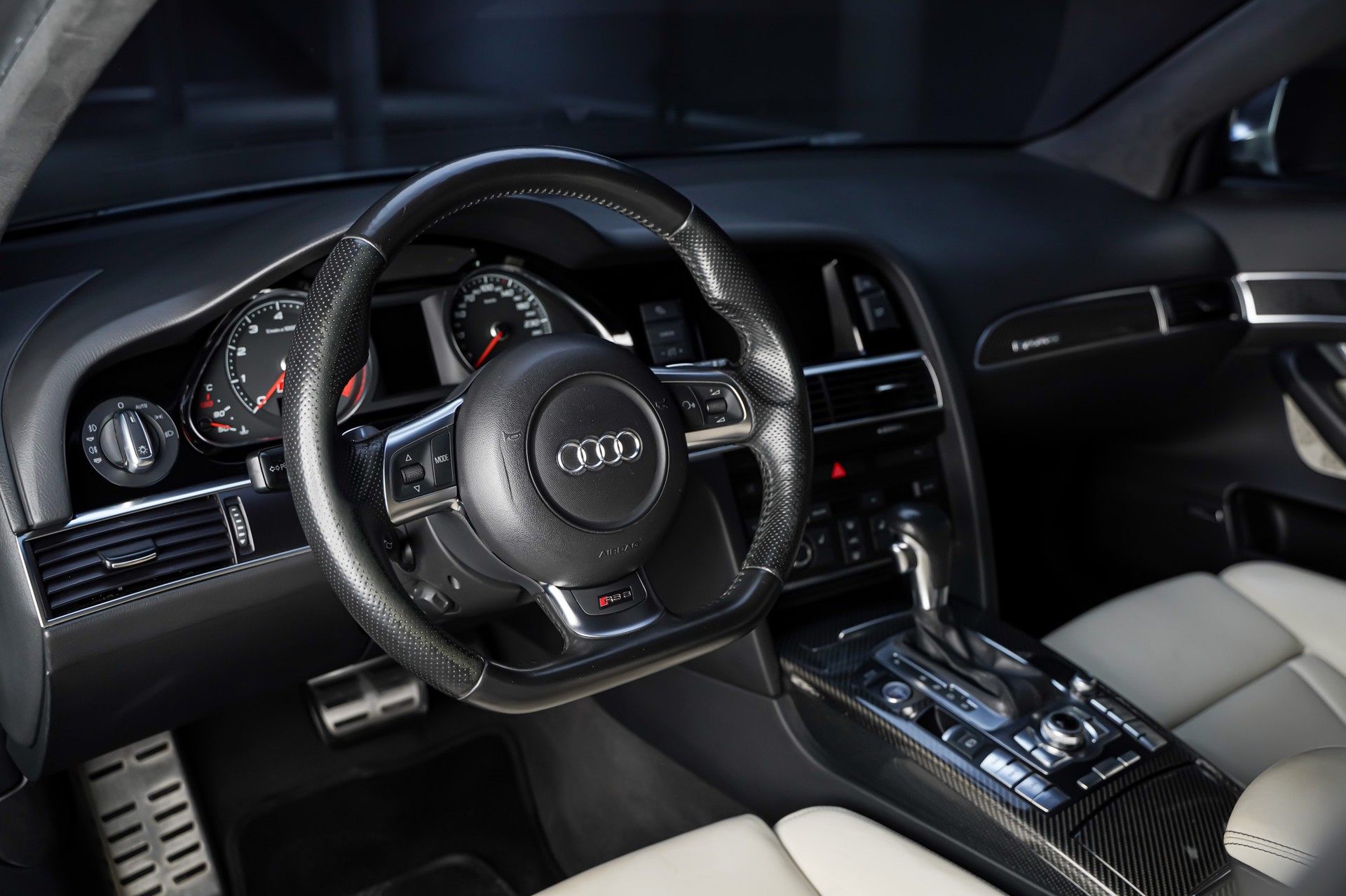 AUDI RS6 Avant 5.0 TFSI V10 quattro tiptronic-image-8
