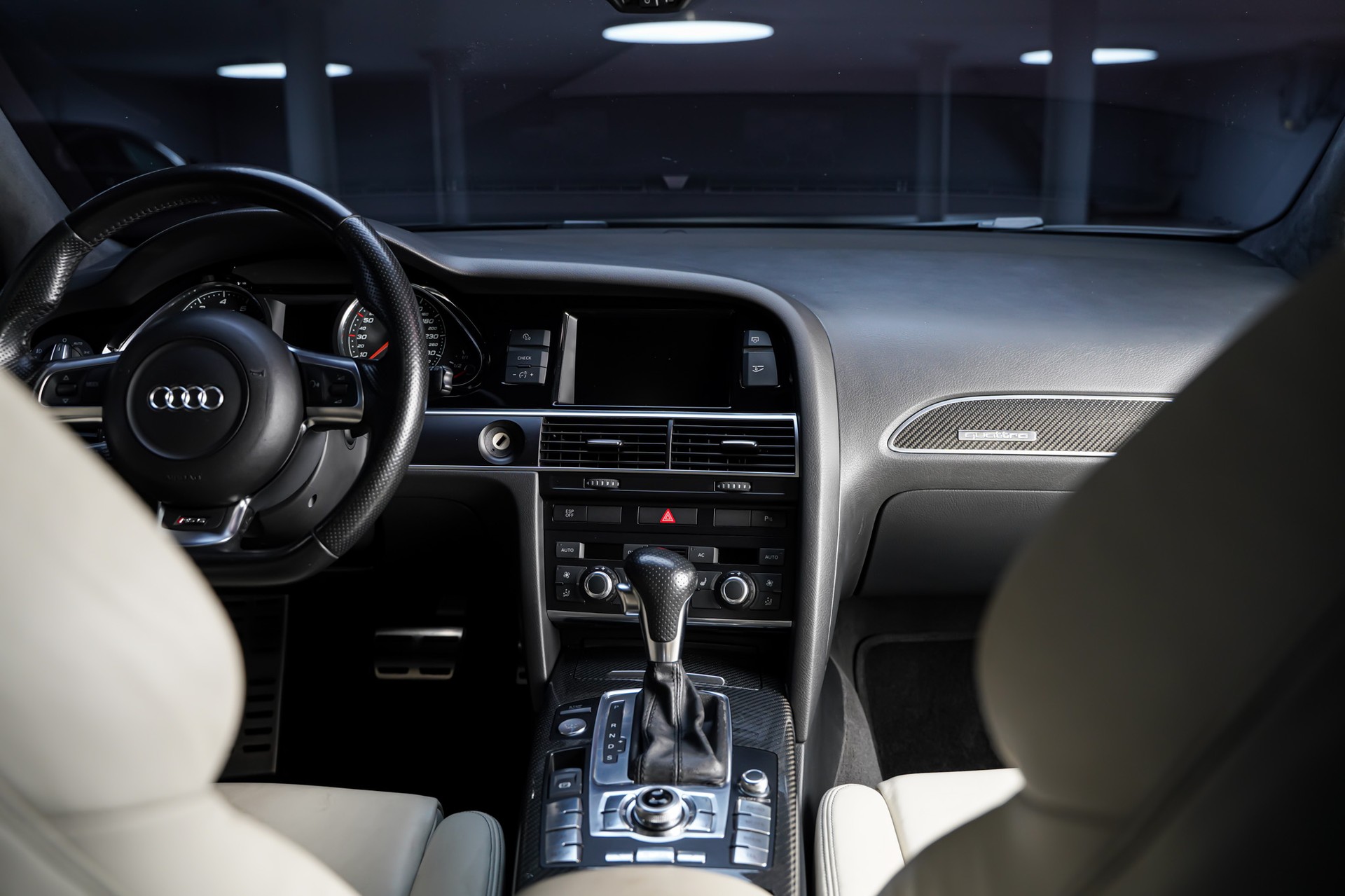 AUDI RS6 Avant 5.0 TFSI V10 quattro tiptronic-image-19