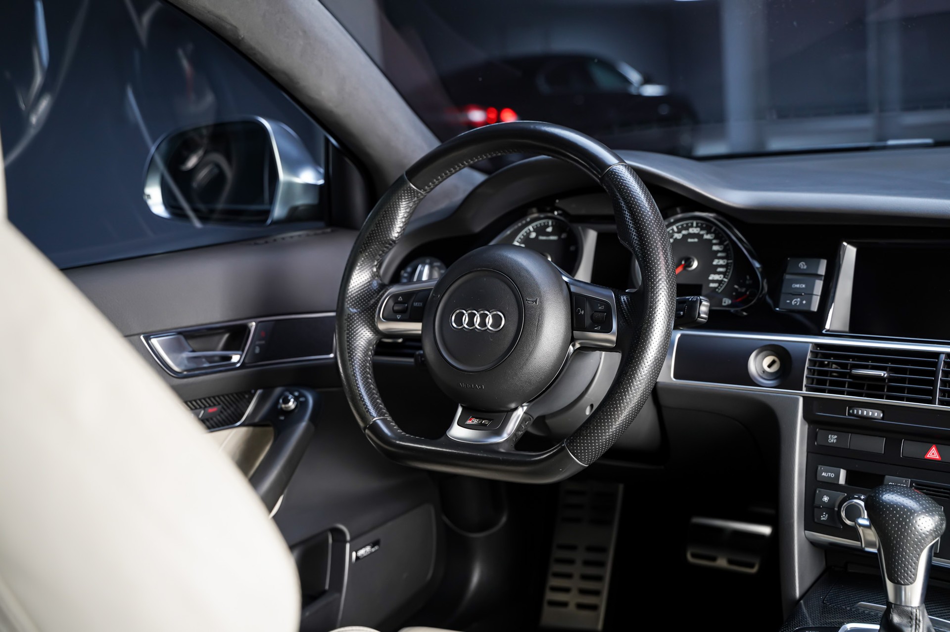 AUDI RS6 Avant 5.0 TFSI V10 quattro tiptronic-image-18