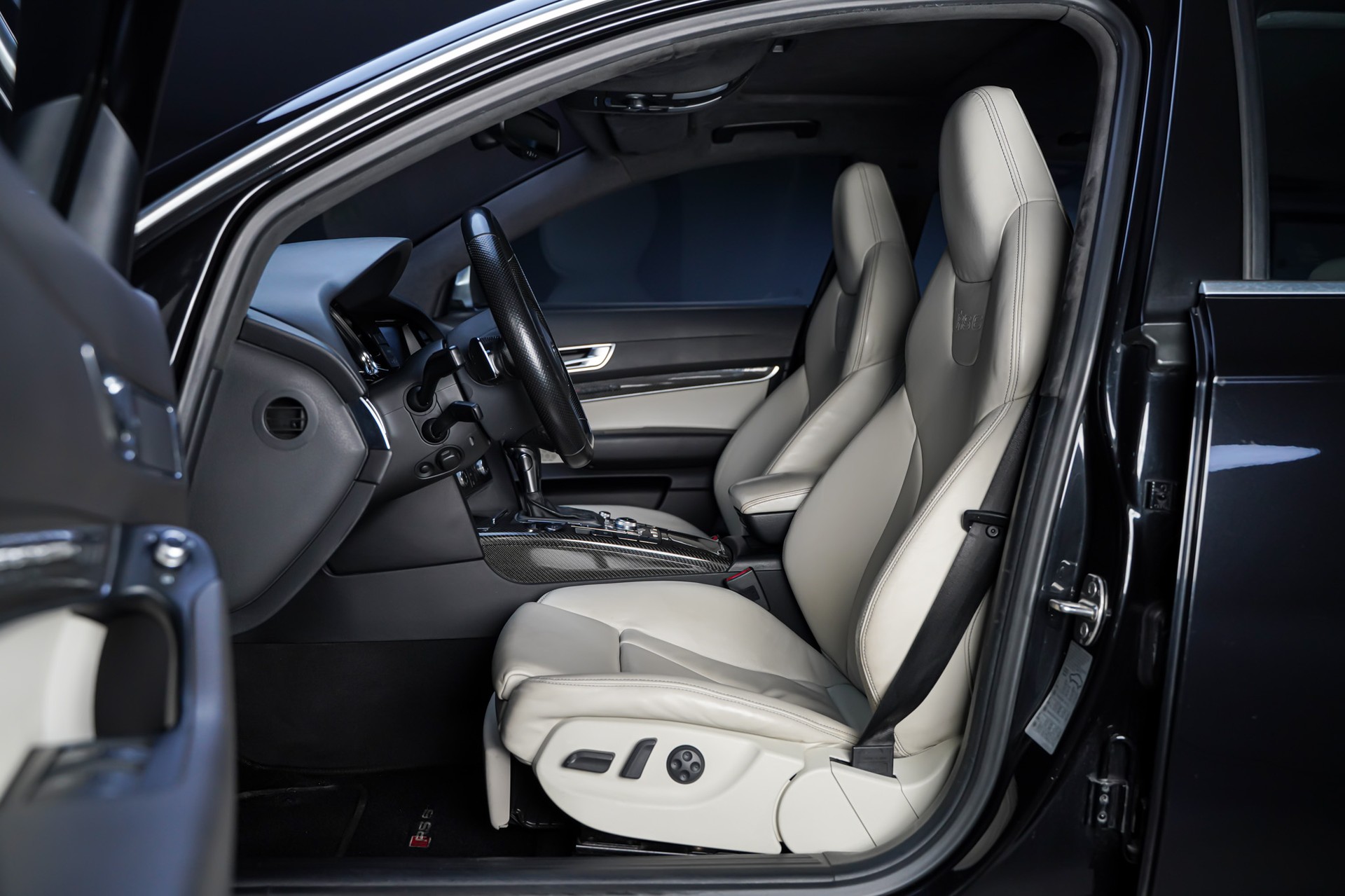 AUDI RS6 Avant 5.0 TFSI V10 quattro tiptronic-image-10