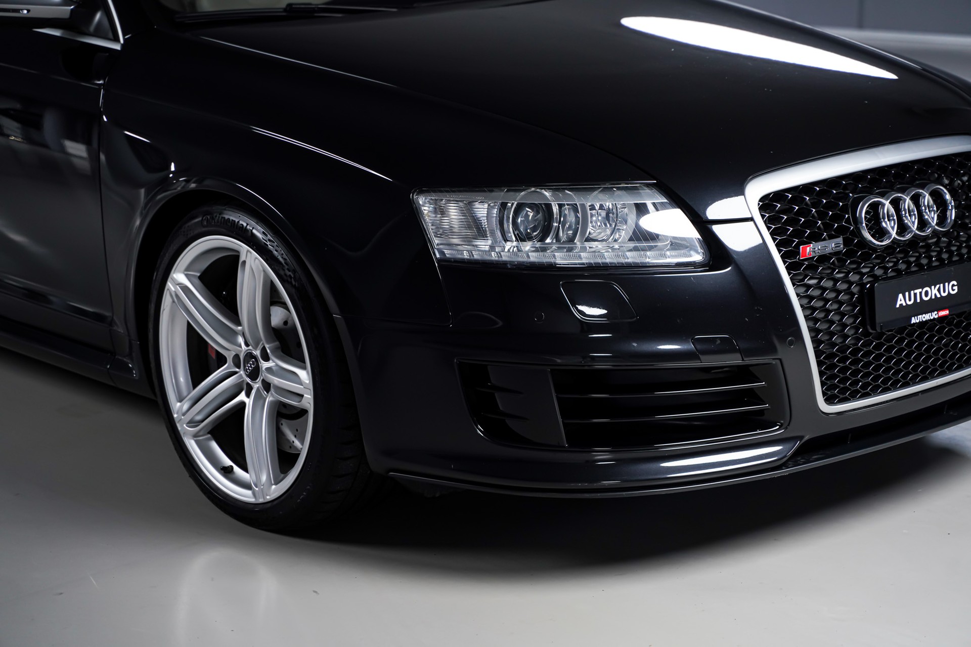 AUDI RS6 Avant 5.0 TFSI V10 quattro tiptronic-image-3