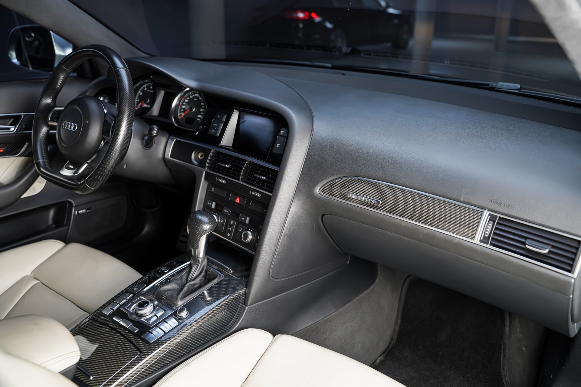 AUDI RS6 Avant 5.0 TFSI V10 quattro tiptronic-image-17