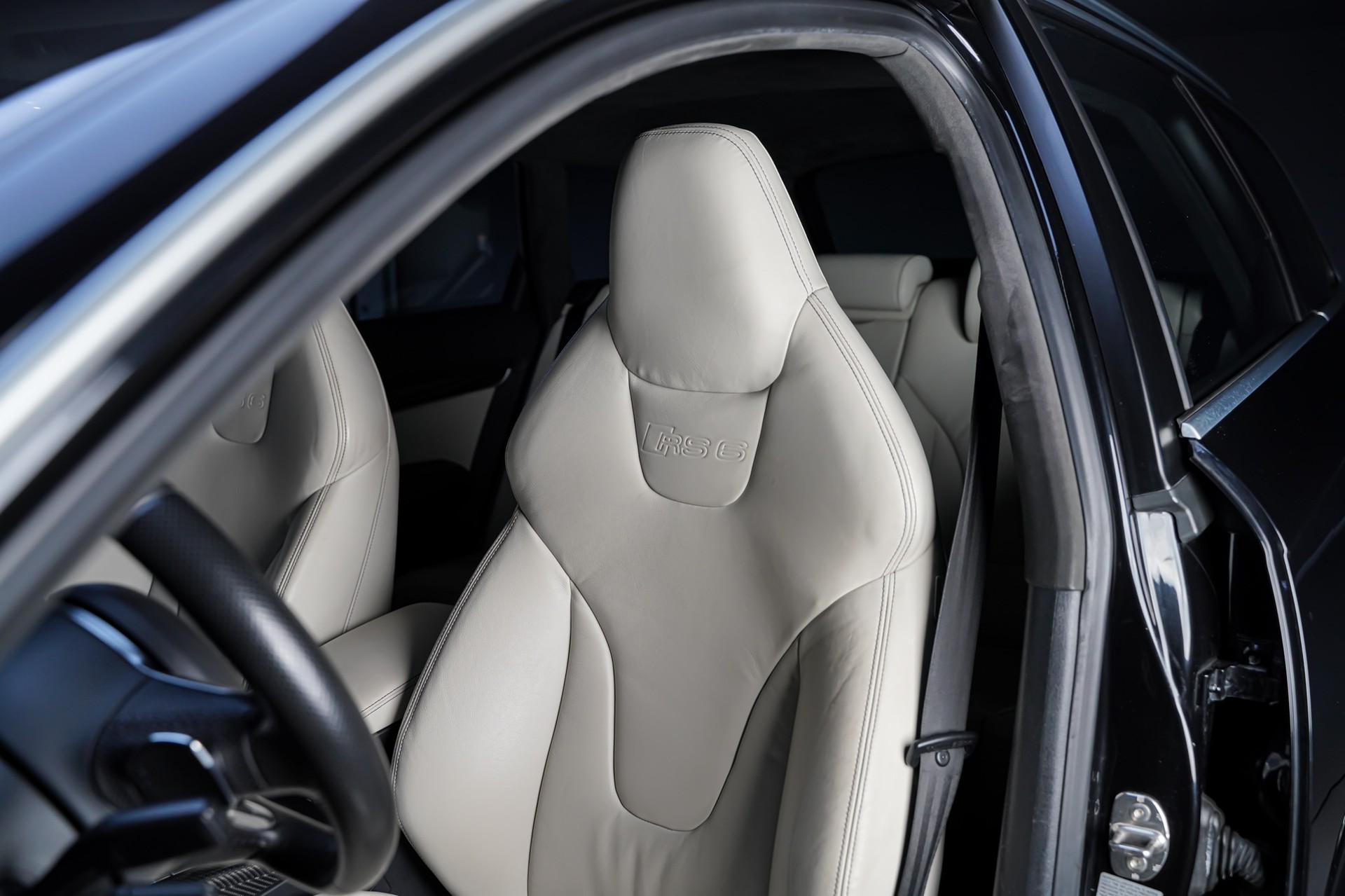 AUDI RS6 Avant 5.0 TFSI V10 quattro tiptronic-image-11