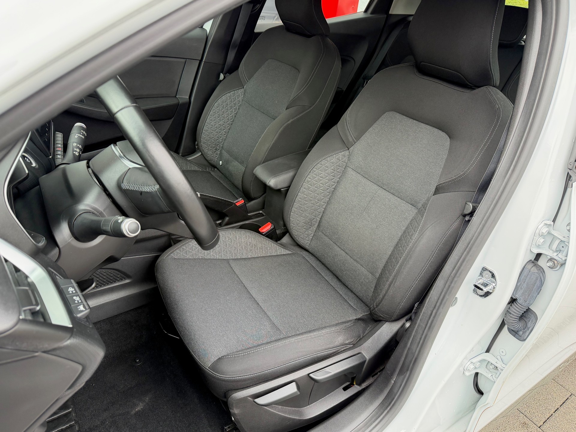 RENAULT Clio 1.0 Business-image-12