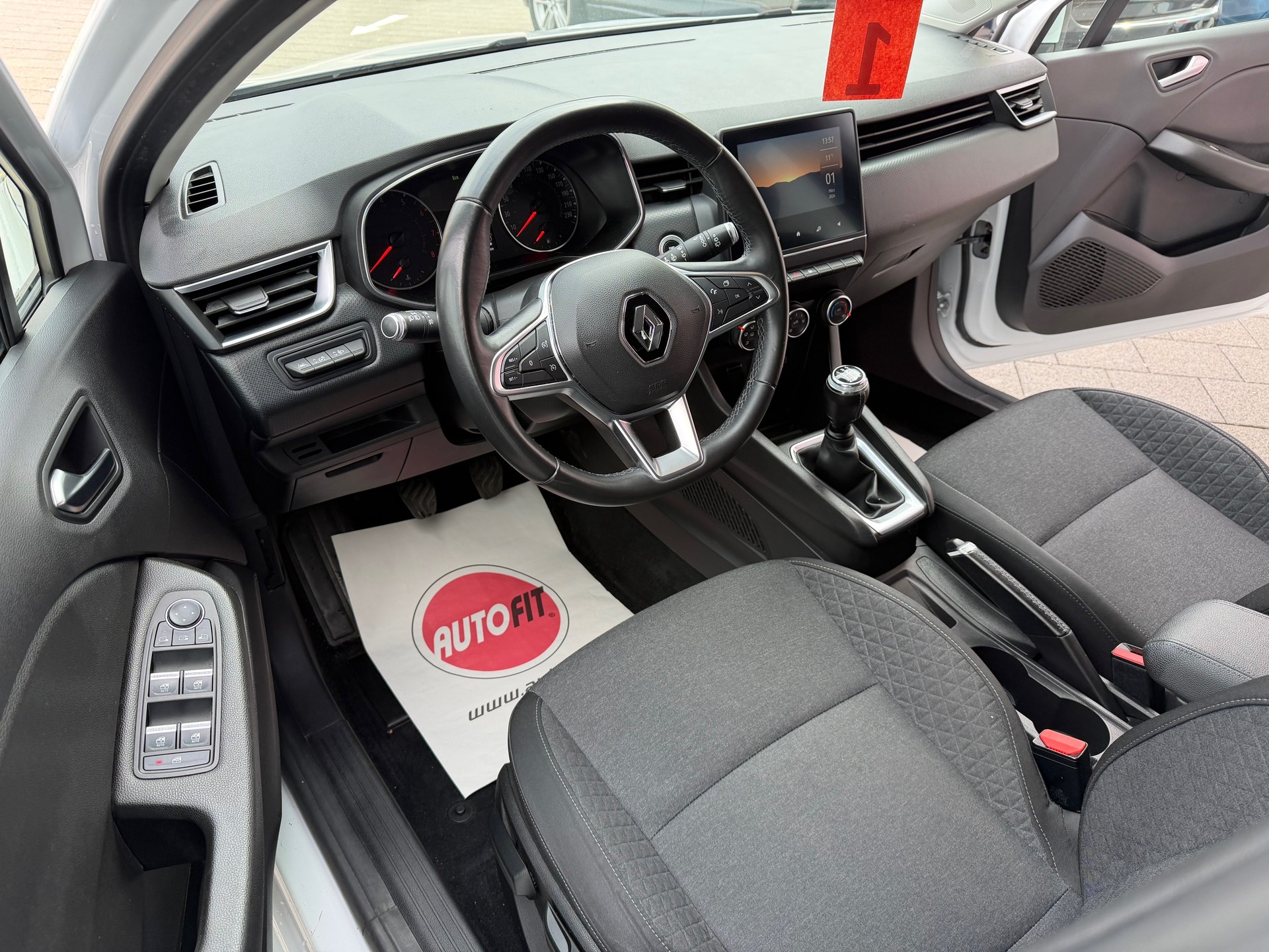 RENAULT Clio 1.0 Business-image-7