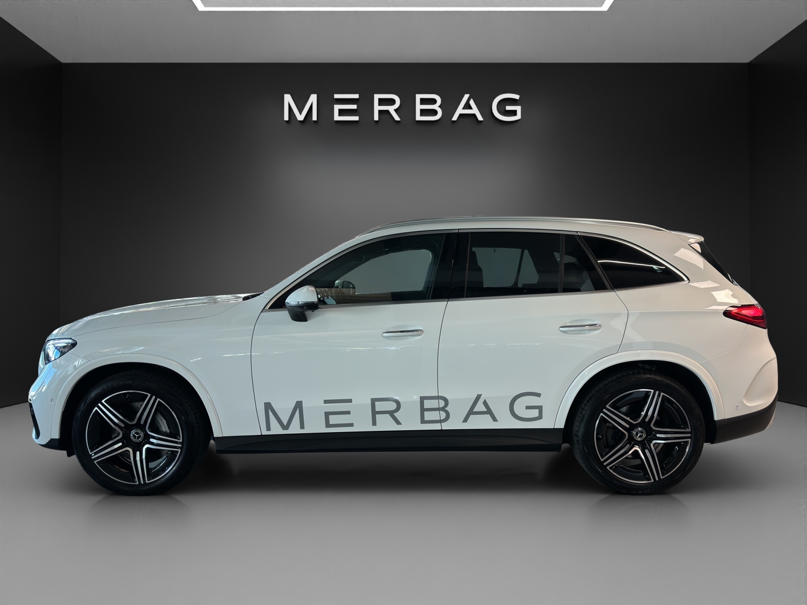 MERCEDES-BENZ GLC 300 4Matic 9G-Tronic AMG Line-image-2