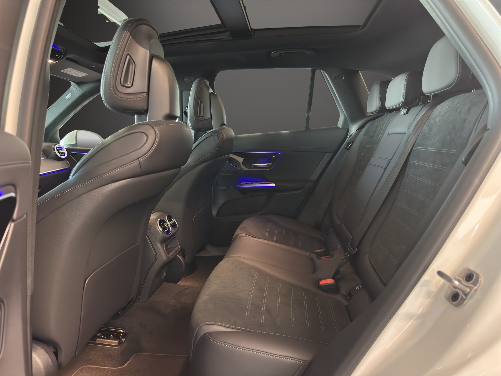 MERCEDES-BENZ GLC 300 4Matic 9G-Tronic AMG Line-image-11