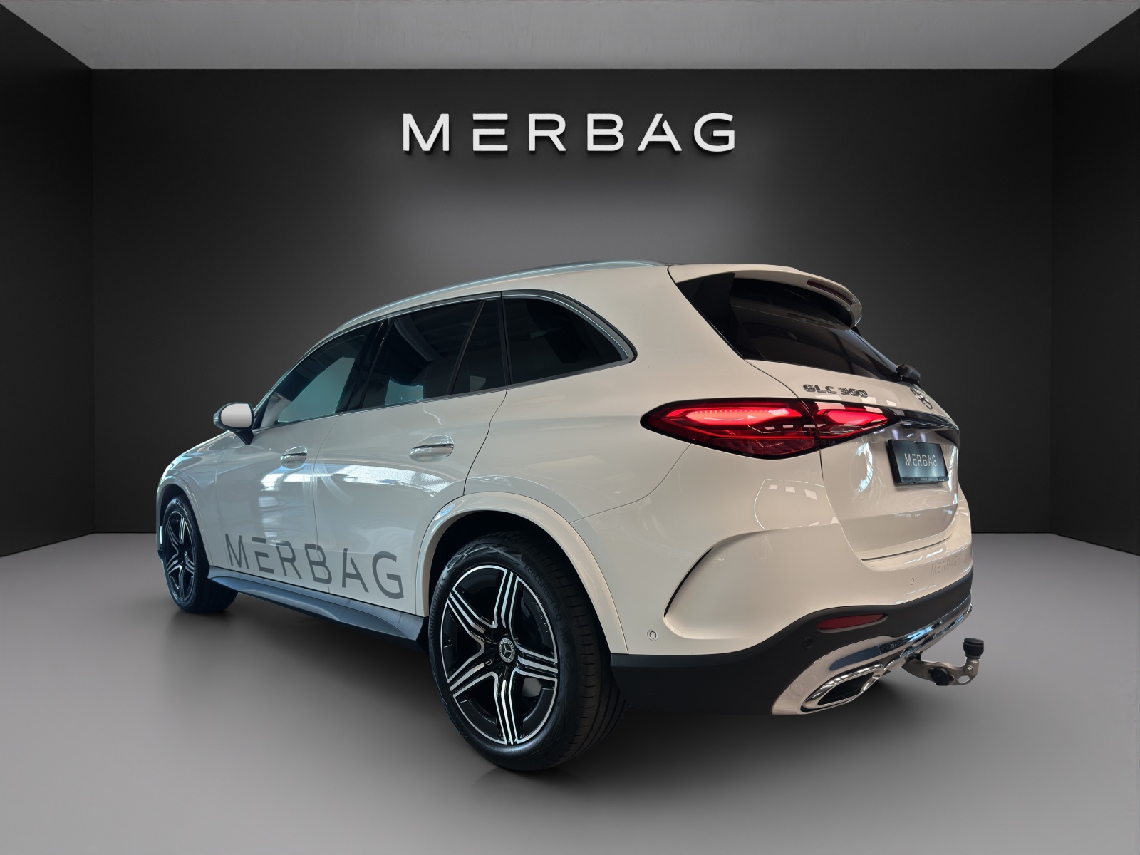 MERCEDES-BENZ GLC 300 4Matic 9G-Tronic AMG Line-image-3