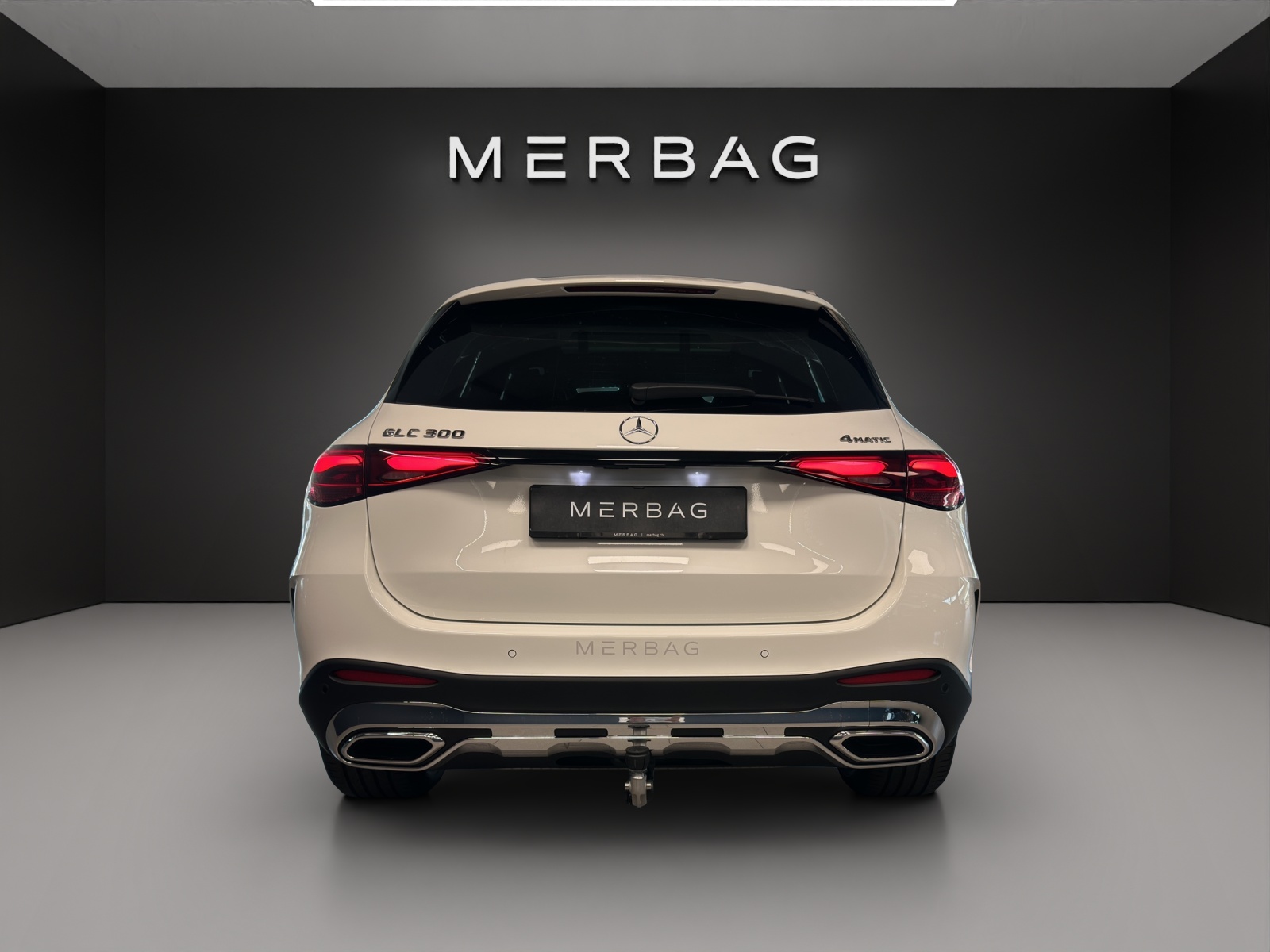 MERCEDES-BENZ GLC 300 4Matic 9G-Tronic AMG Line-image-4