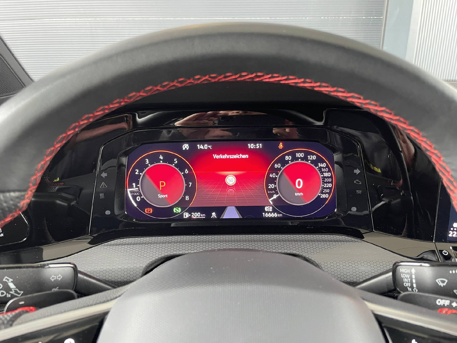 VW Golf VIII 2.0 TSI GTI DSG-image-8