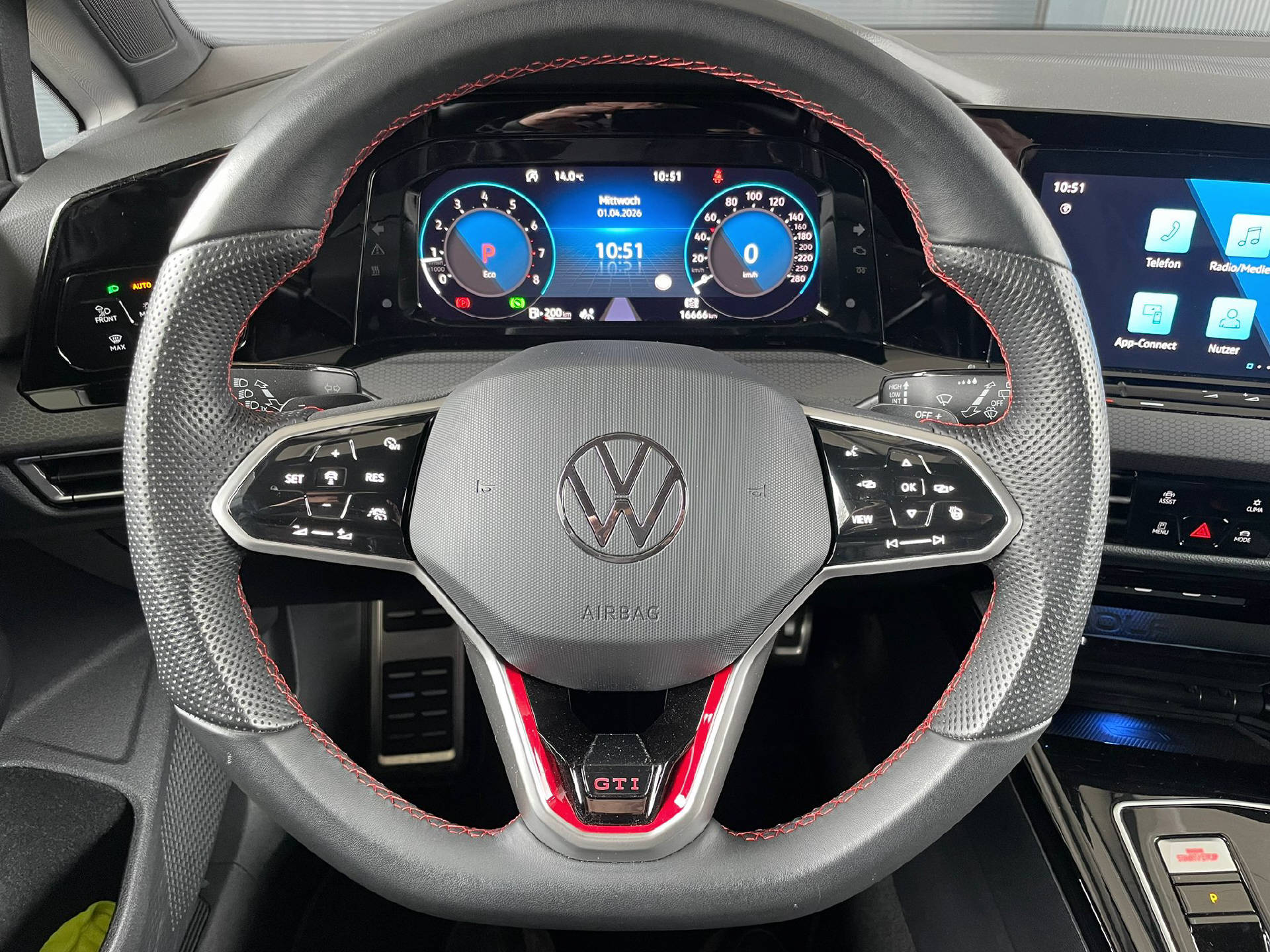 VW Golf VIII 2.0 TSI GTI DSG-image-7