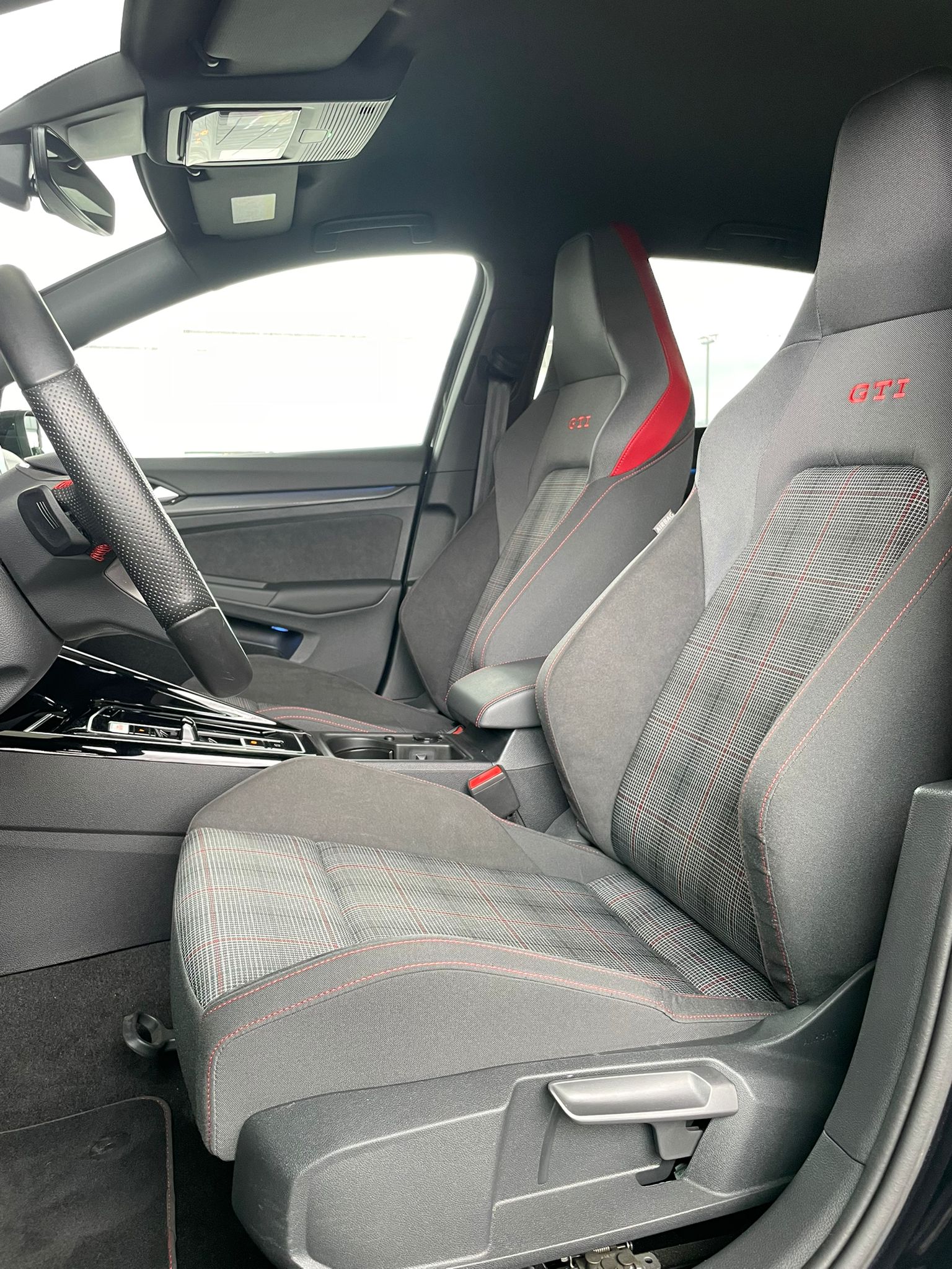 VW Golf VIII 2.0 TSI GTI DSG-image-5