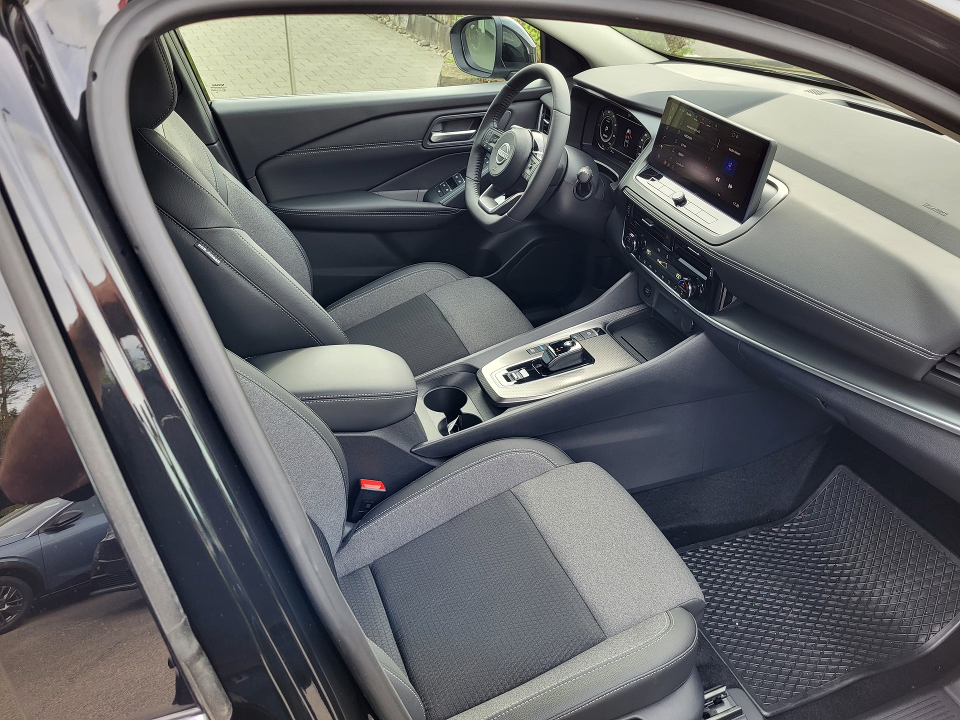 NISSAN Qashqai 1.5 VC-T N-Connecta-image-9