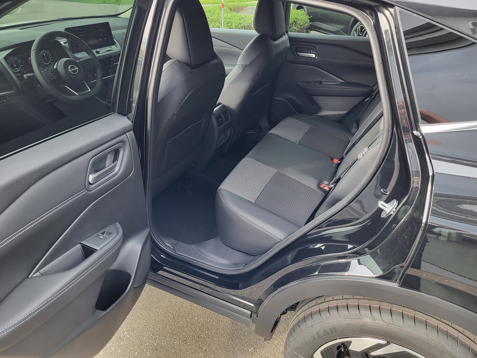 NISSAN Qashqai 1.5 VC-T N-Connecta-image-6