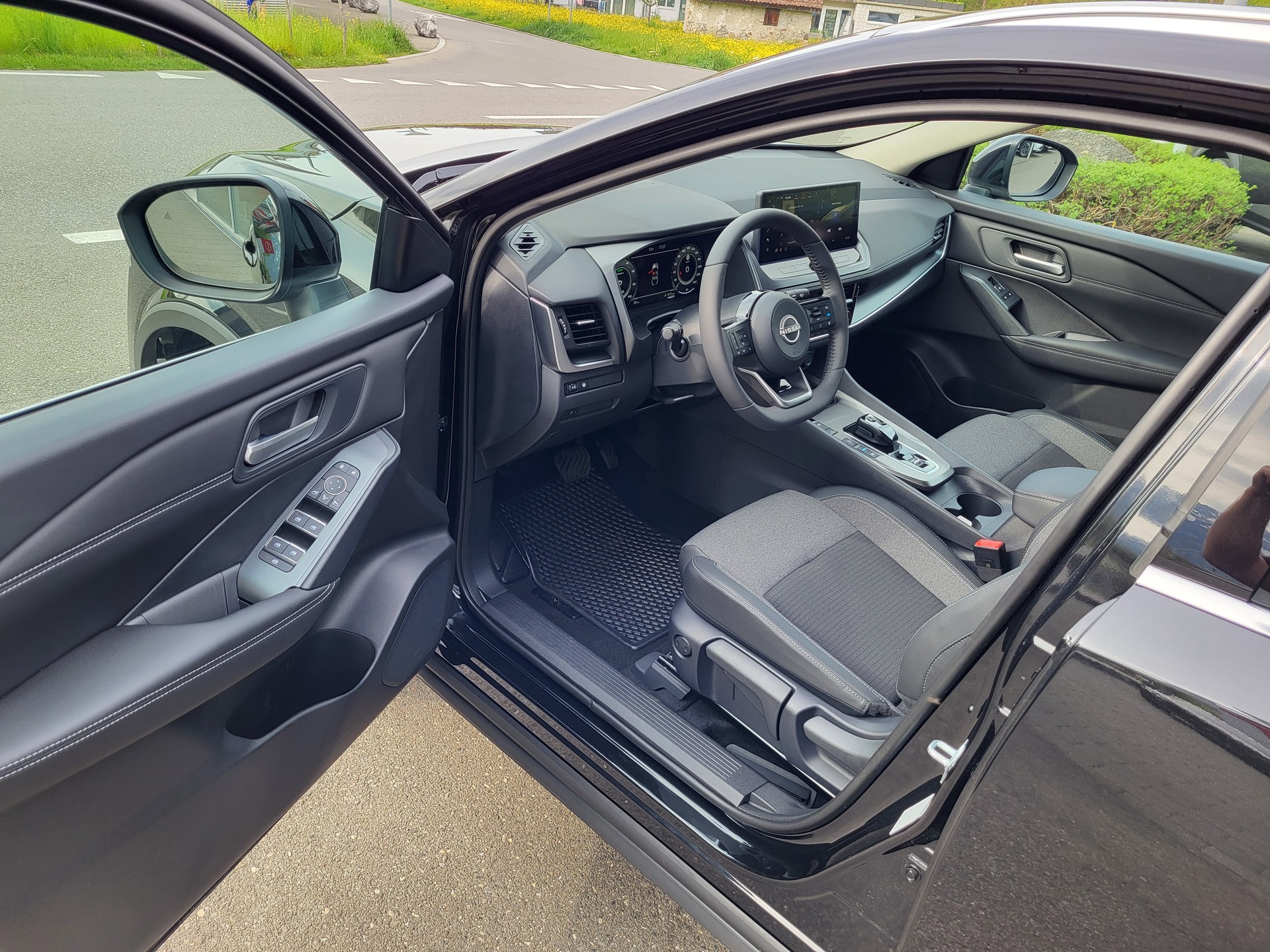 NISSAN Qashqai 1.5 VC-T N-Connecta-image-5