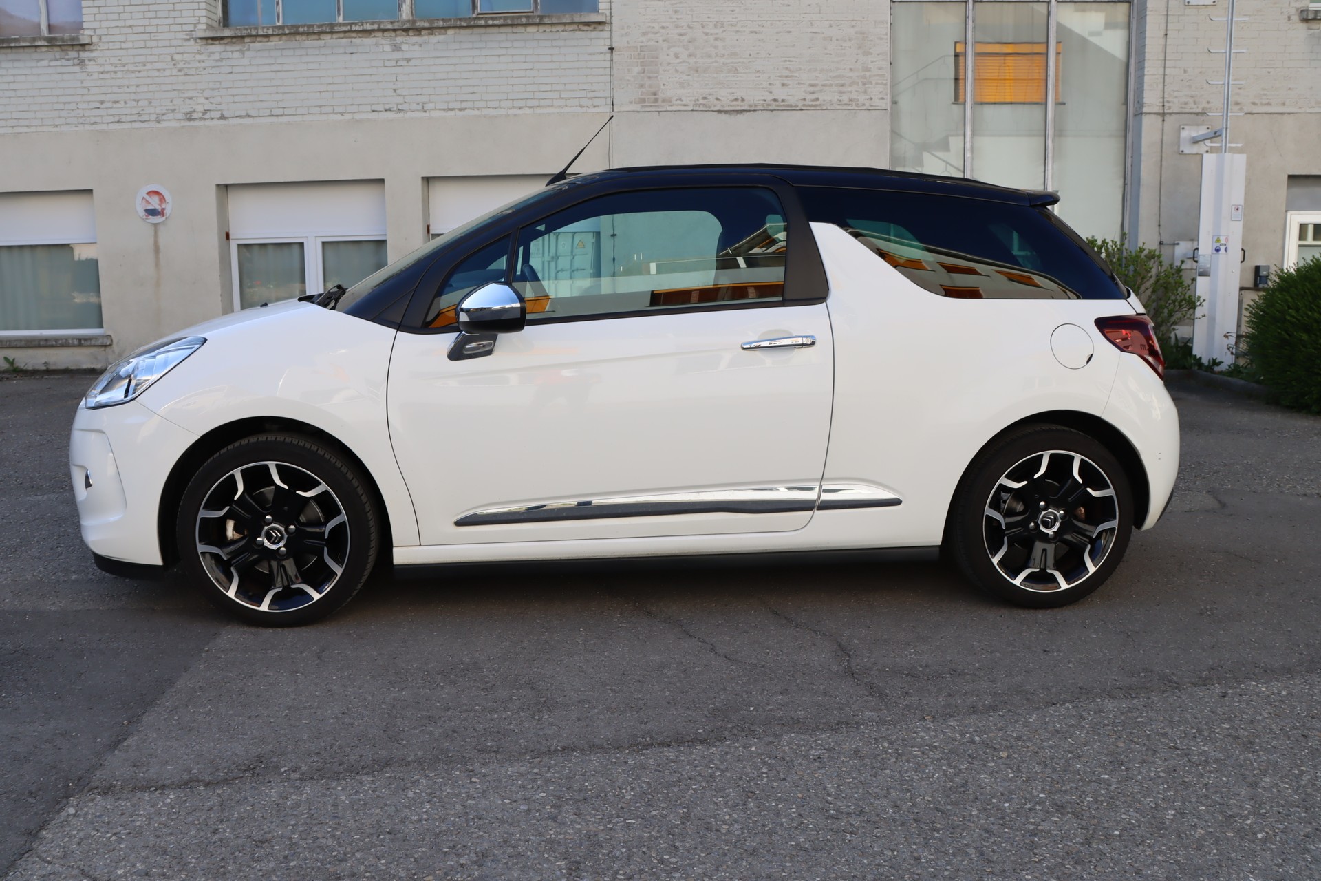 DS AUTOMOBILES DS3 Cabrio 1.6 THP Sport Chic-image-1