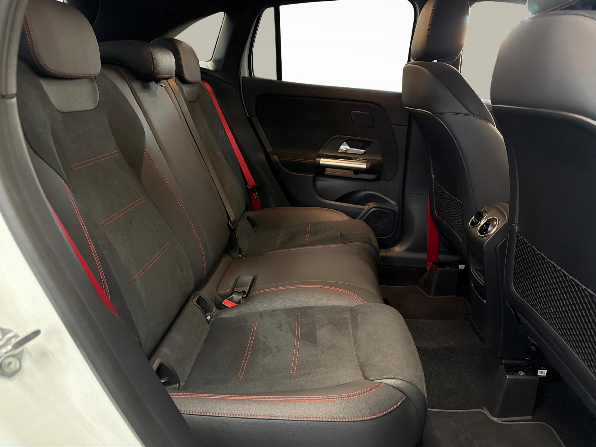 MERCEDES-BENZ GLA 35 AMG 4matic-image-14