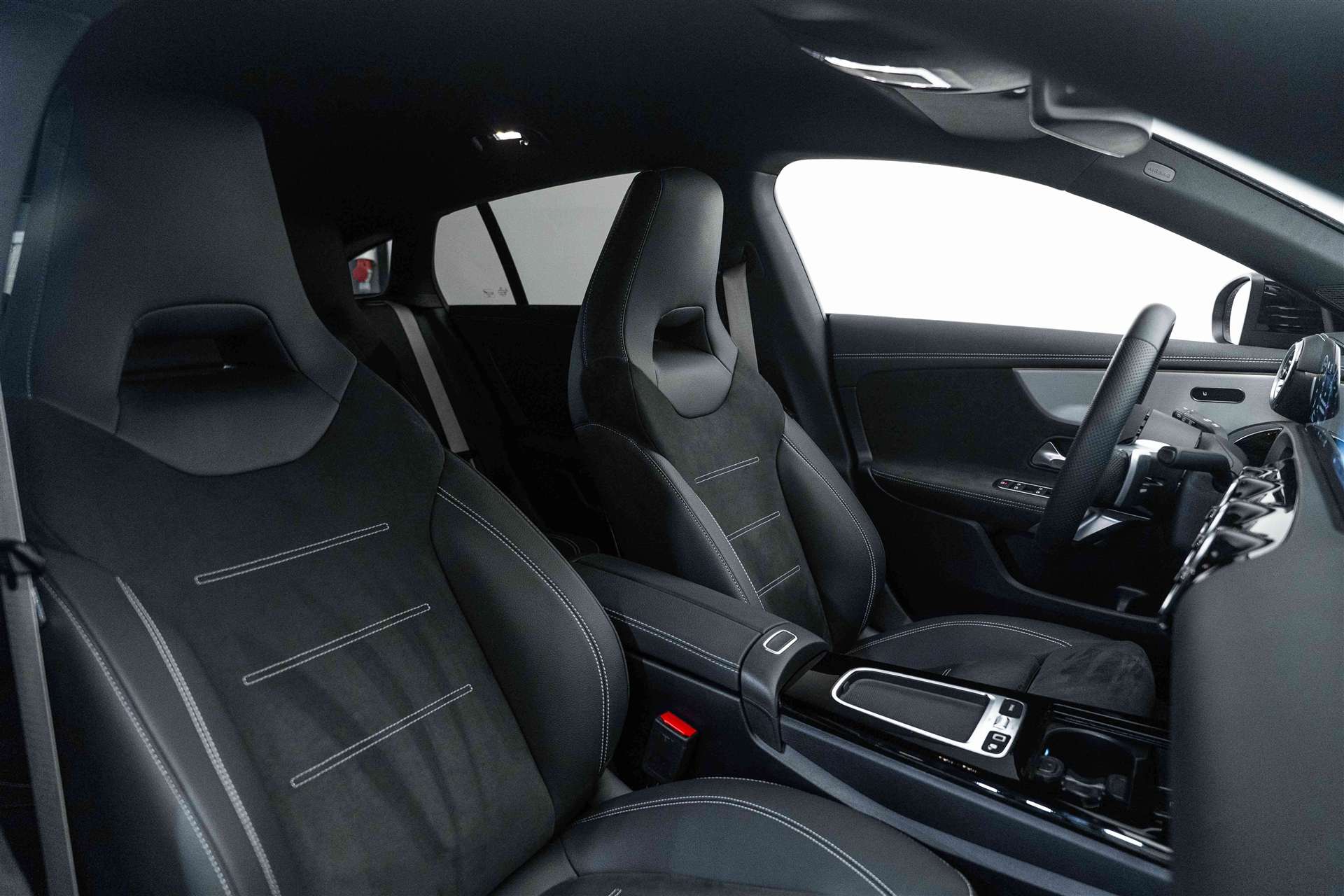 MERCEDES-BENZ CLA Shooting Brake 200 AMG Line Advanced Plus DCT-Automat-image-11