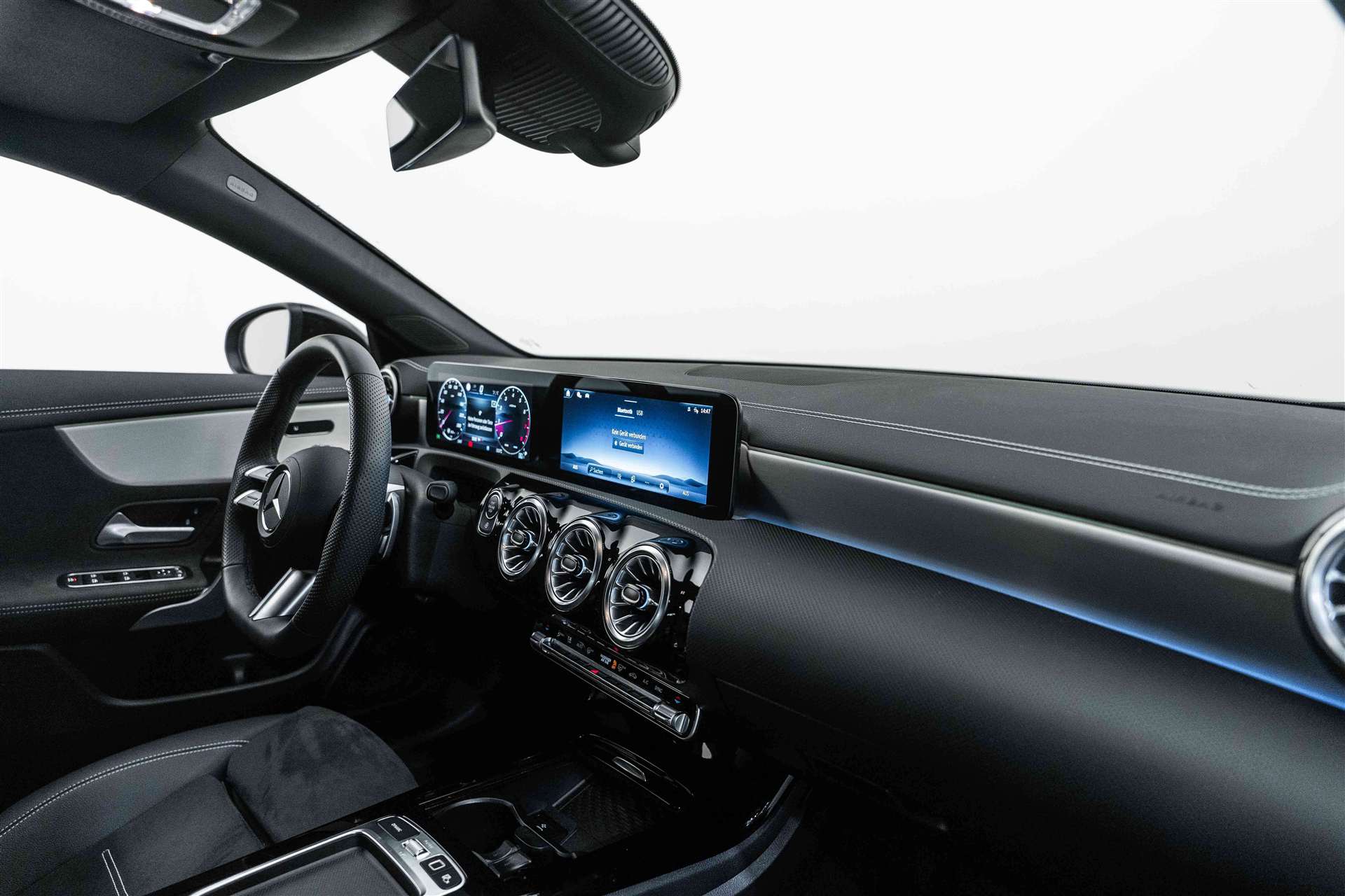 MERCEDES-BENZ CLA Shooting Brake 200 AMG Line Advanced Plus DCT-Automat-image-10