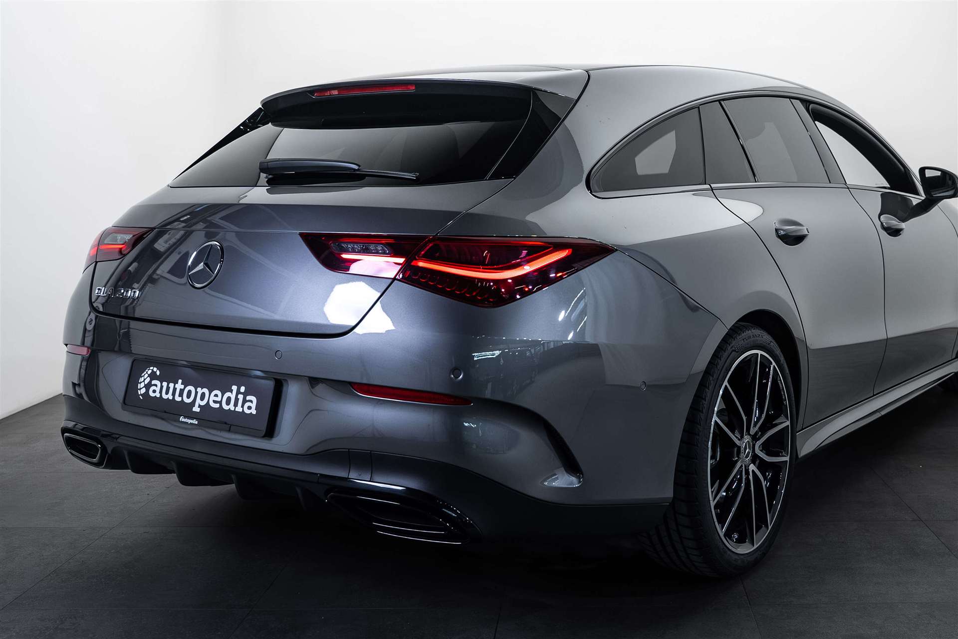 MERCEDES-BENZ CLA Shooting Brake 200 AMG Line Advanced Plus DCT-Automat-image-3