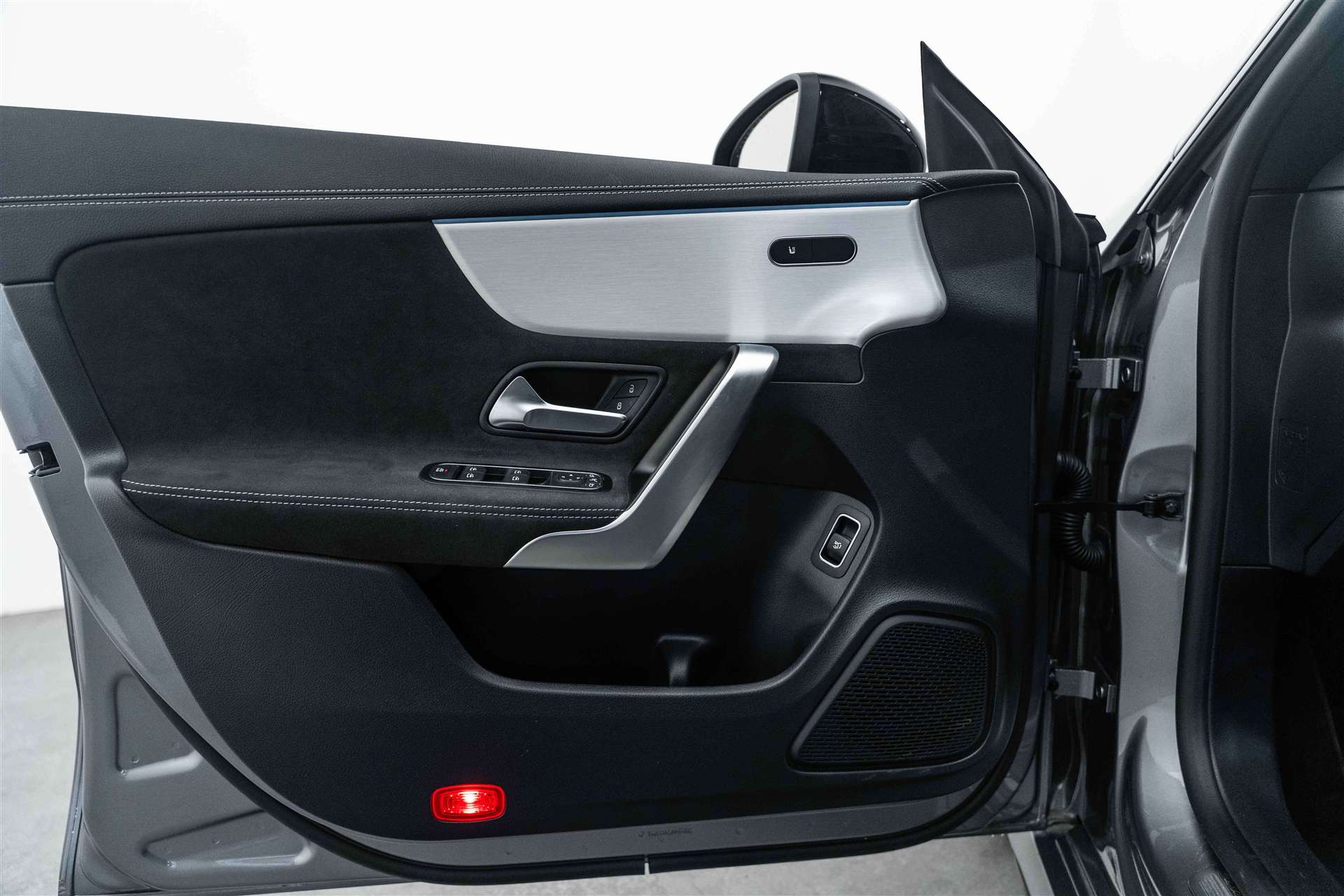 MERCEDES-BENZ CLA Shooting Brake 200 AMG Line Advanced Plus DCT-Automat-image-6