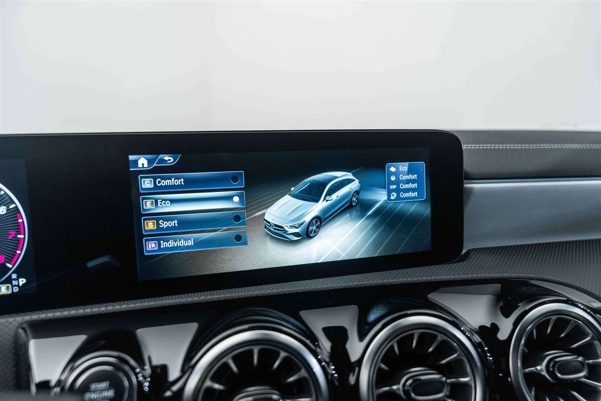 MERCEDES-BENZ CLA Shooting Brake 200 AMG Line Advanced Plus DCT-Automat-image-21