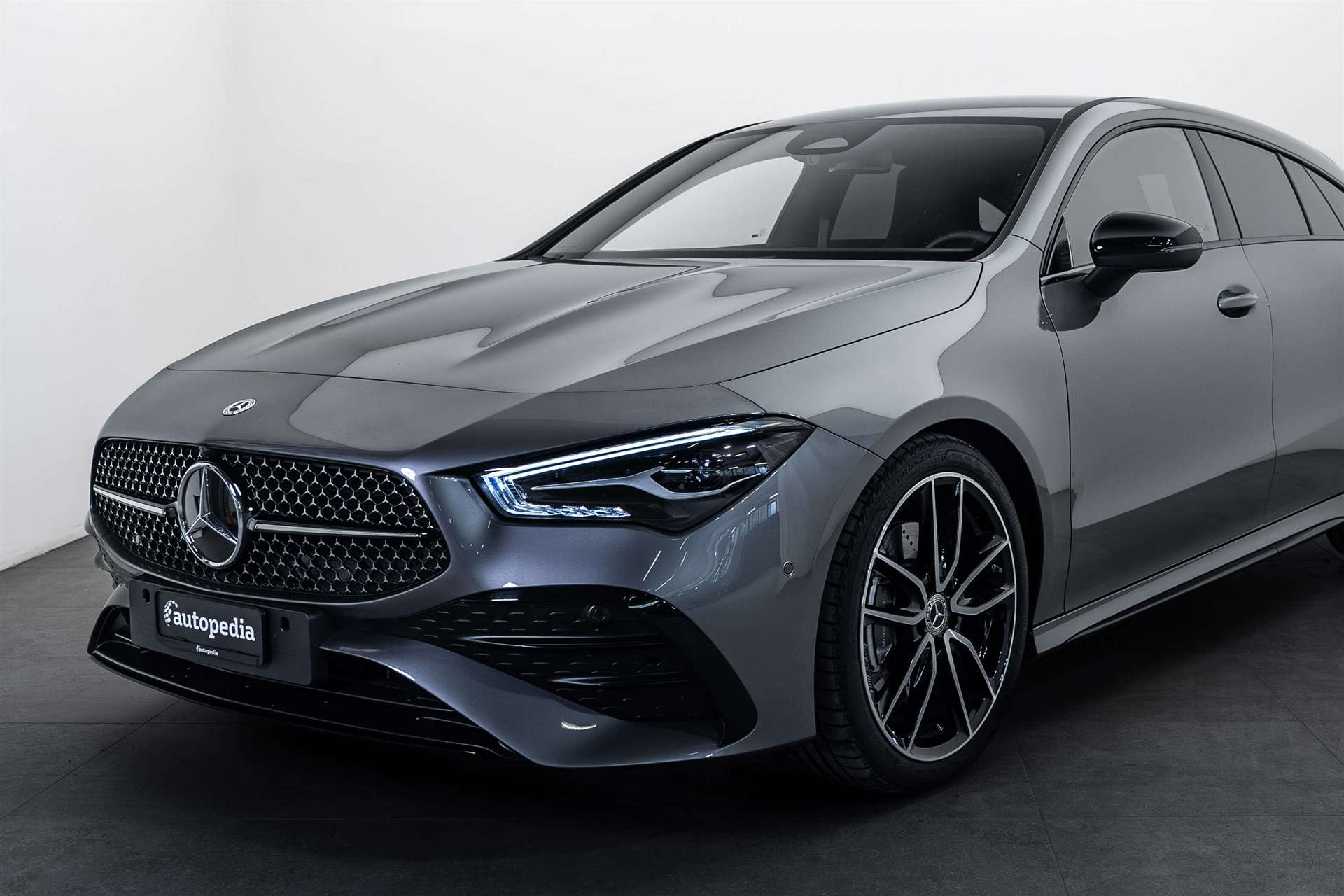 MERCEDES-BENZ CLA Shooting Brake 200 AMG Line Advanced Plus DCT-Automat-showroom-element-1