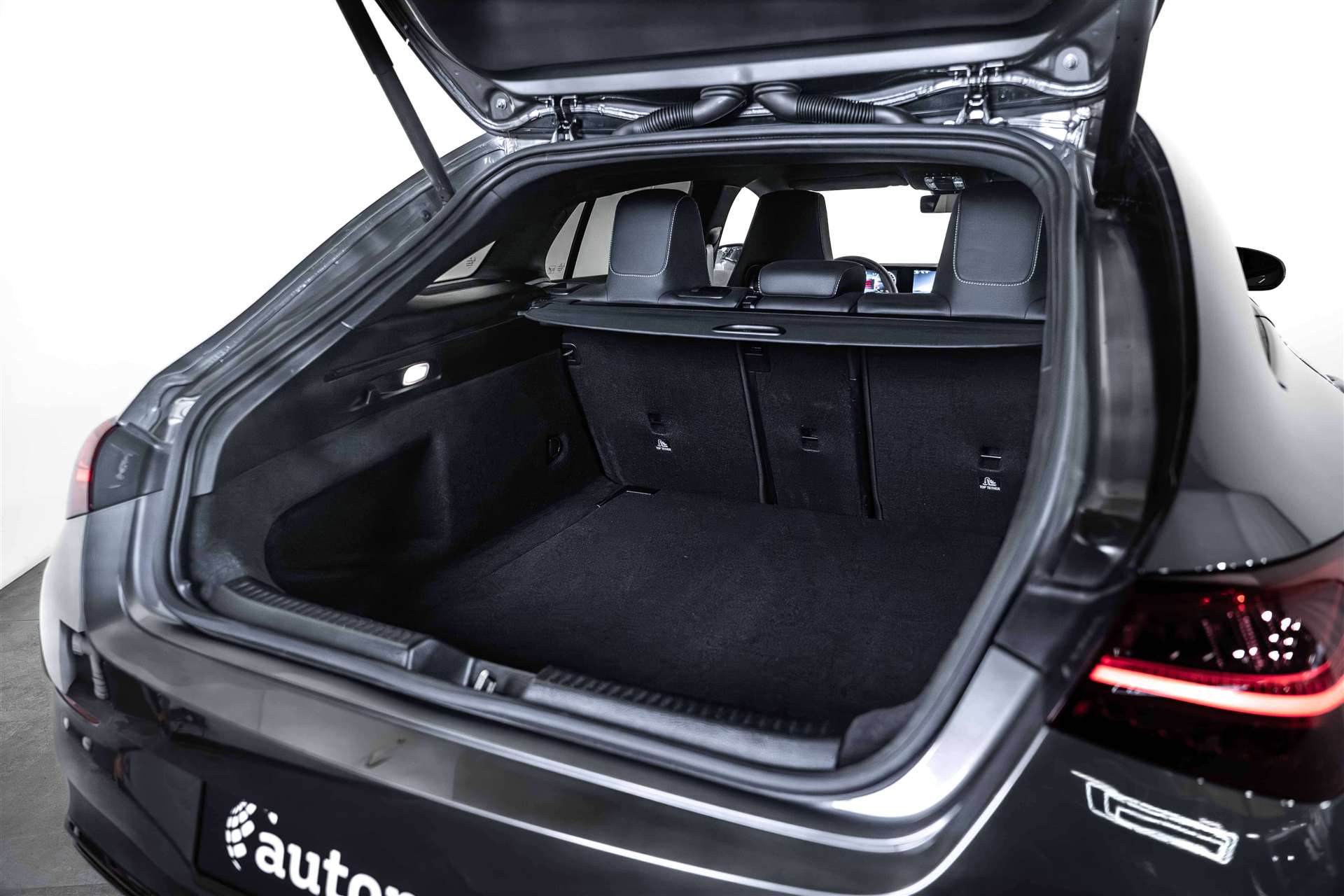 MERCEDES-BENZ CLA Shooting Brake 200 AMG Line Advanced Plus DCT-Automat-image-4