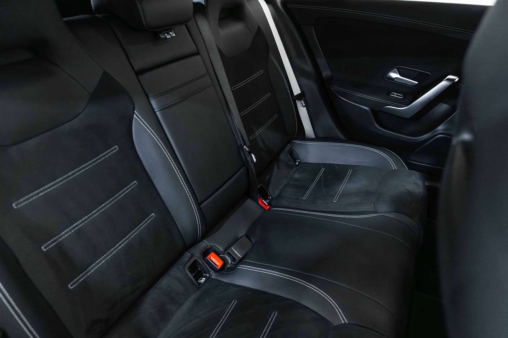 MERCEDES-BENZ CLA Shooting Brake 200 AMG Line Advanced Plus DCT-Automat-image-13