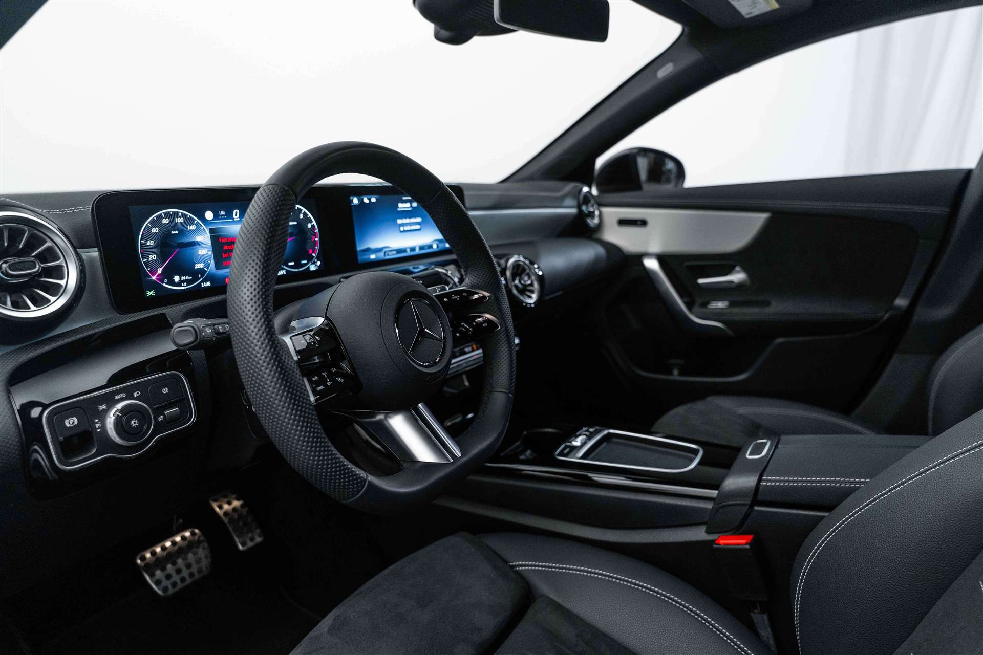 MERCEDES-BENZ CLA Shooting Brake 200 AMG Line Advanced Plus DCT-Automat-image-7