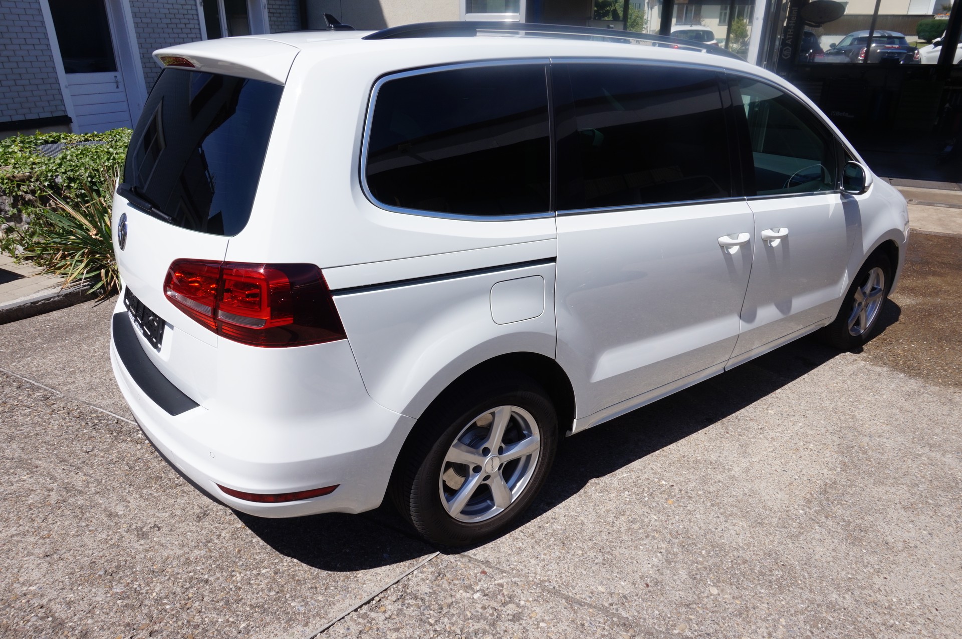 VW Sharan 2.0 TDI BMT Comfortline 4Motion DSG-image-4