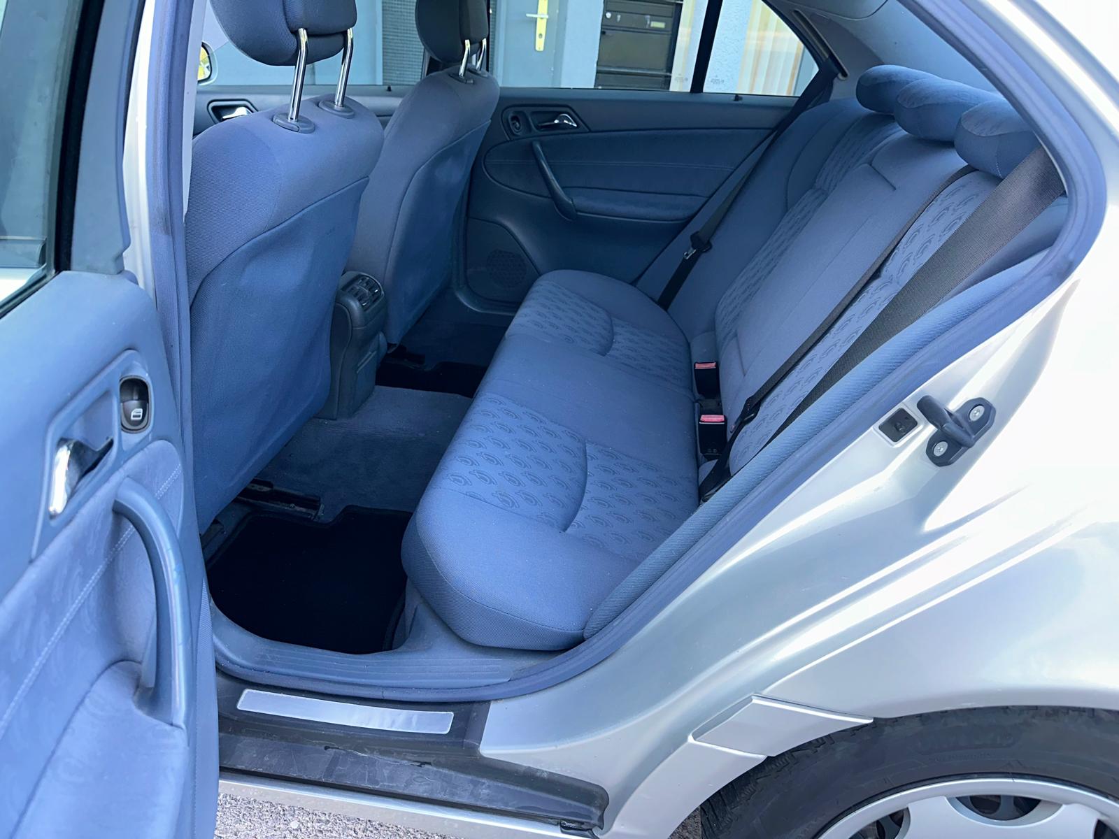 MERCEDES-BENZ C 220 CDI Classic-image-9